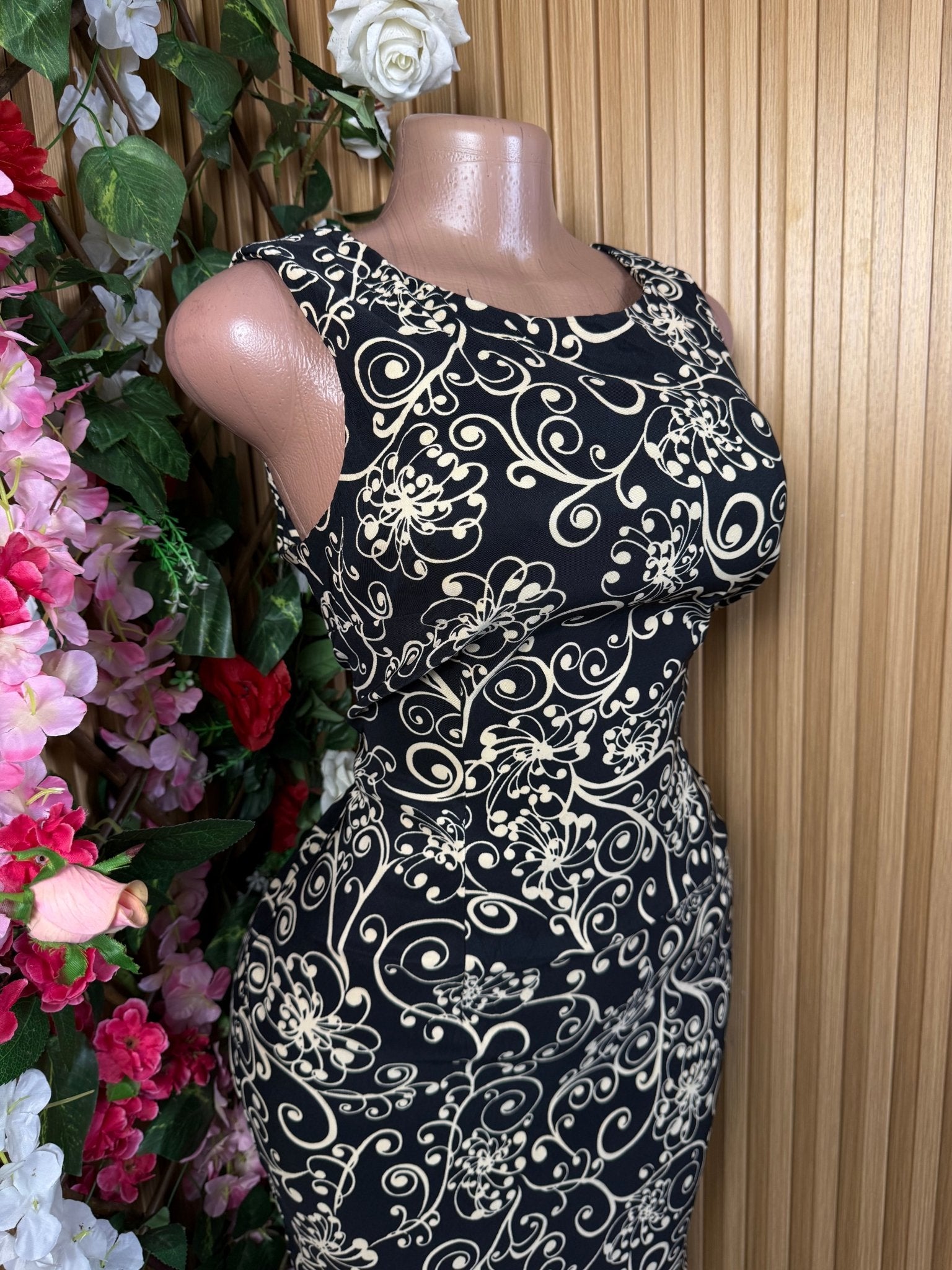 Robe moulante sans manches décollectée - Perluna Store