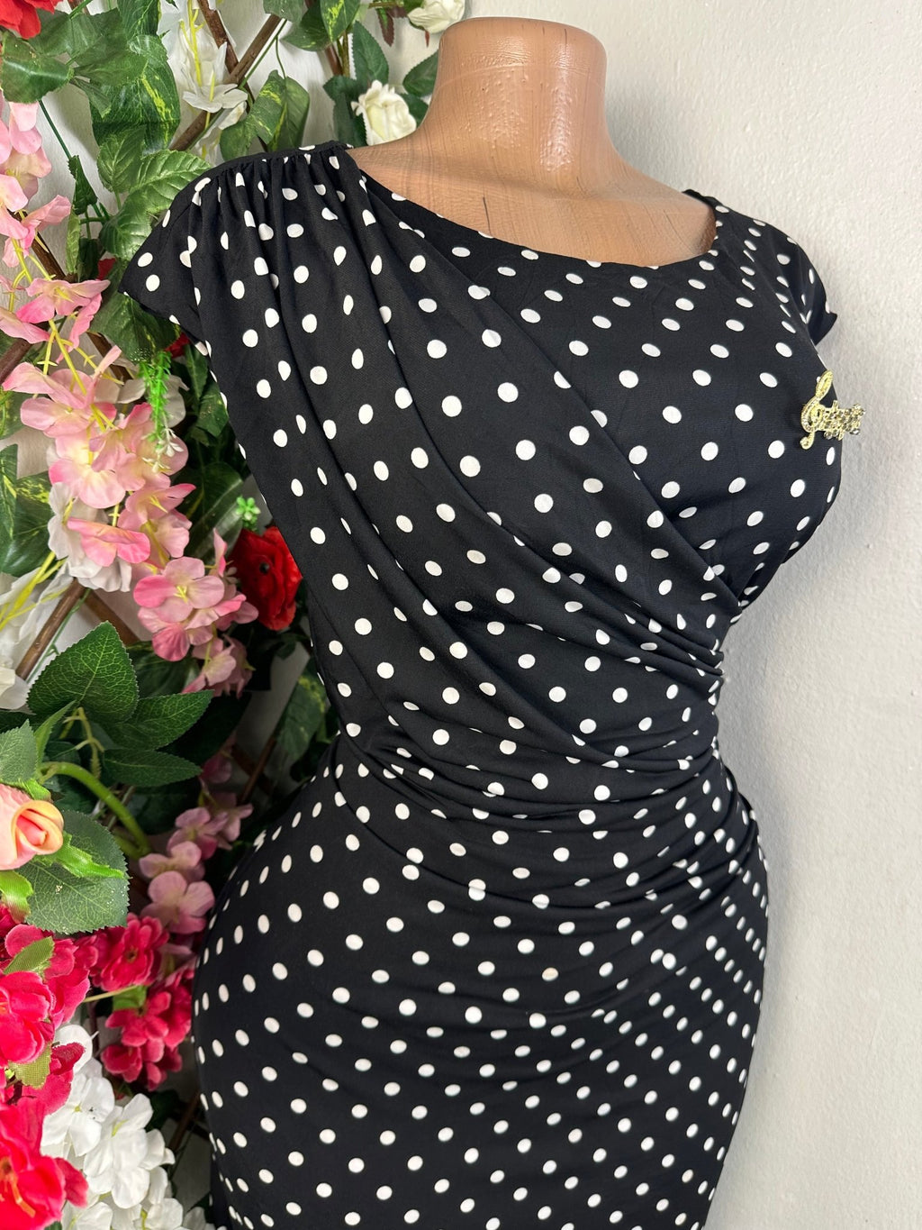 Robe moulante sans manches décollectée - Perluna Store