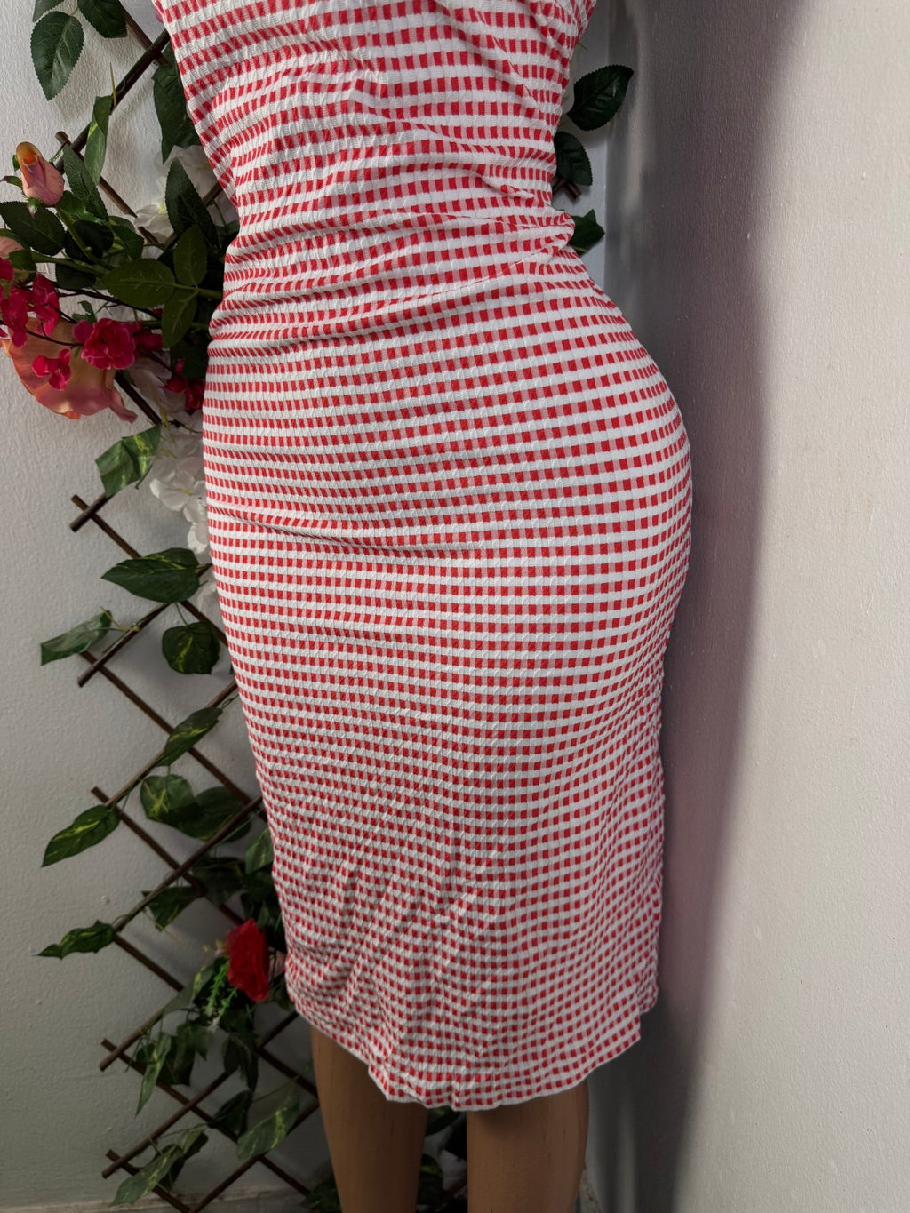 Robe moulante sans manches décollectée - Perluna Store