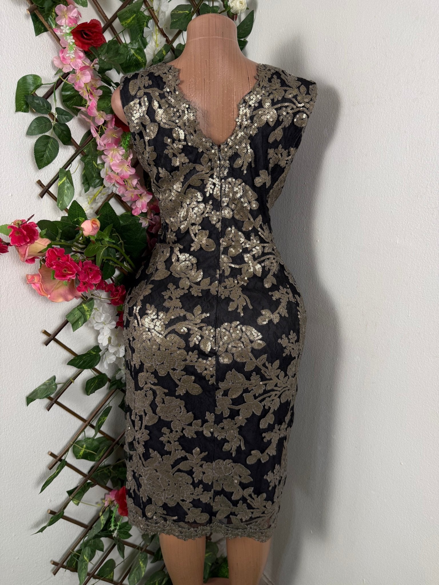 Robe moulante sans manches décollectée - Perluna Store