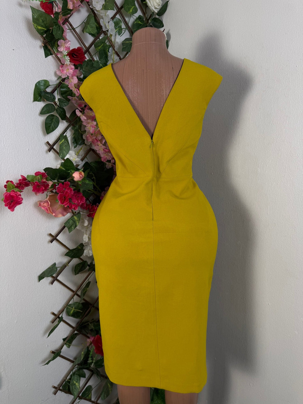 Robe moulante sans manches décollectée - Perluna Store