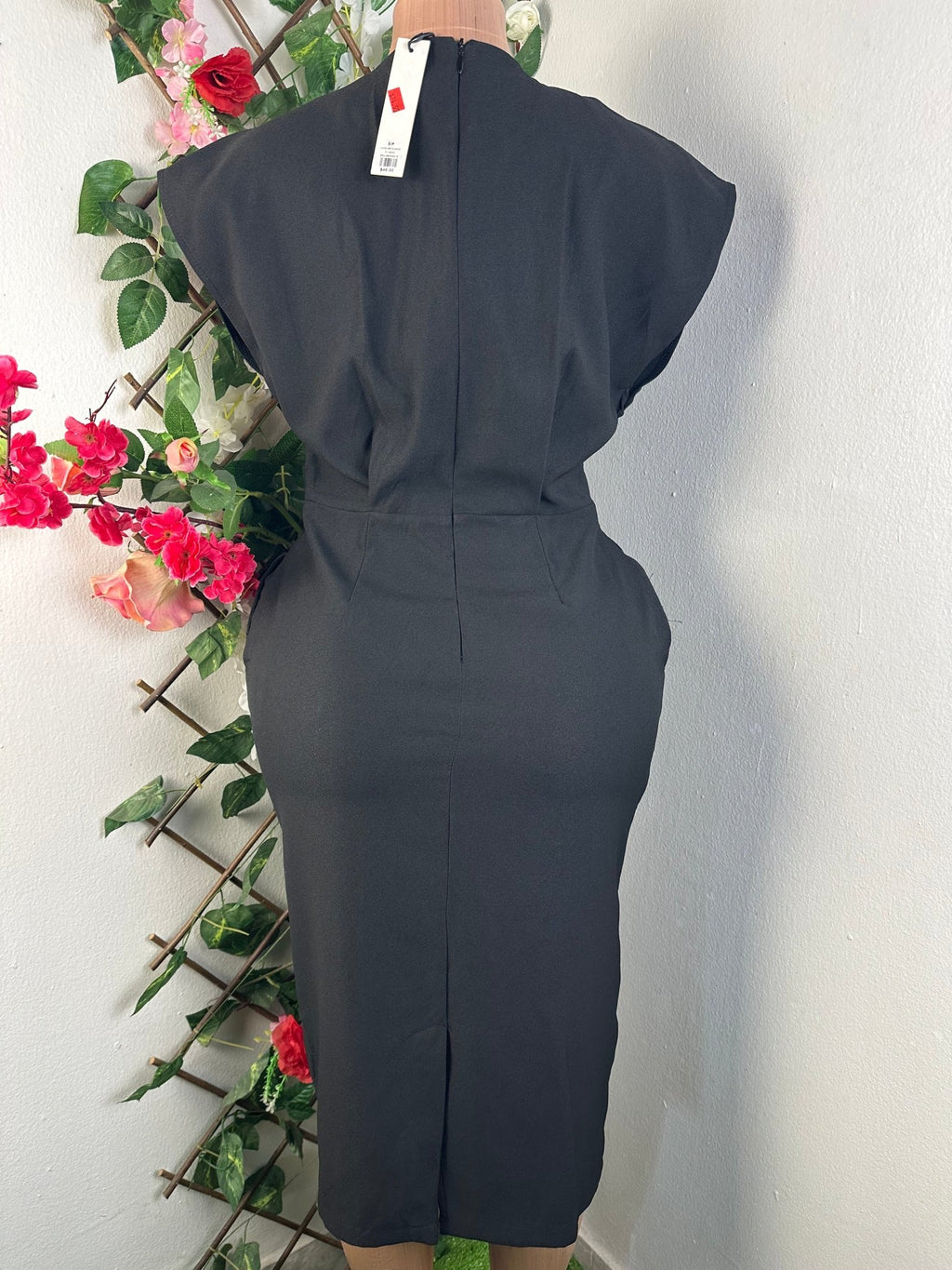 Robe moulante sans manches décollectée - Perluna Store - kinshasa