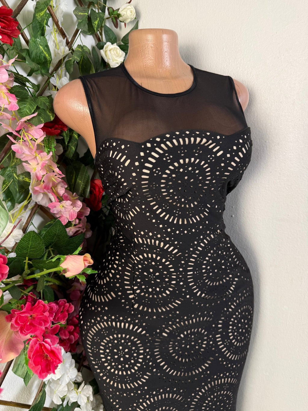 Robe moulante sans manches décollectée - Perluna Store