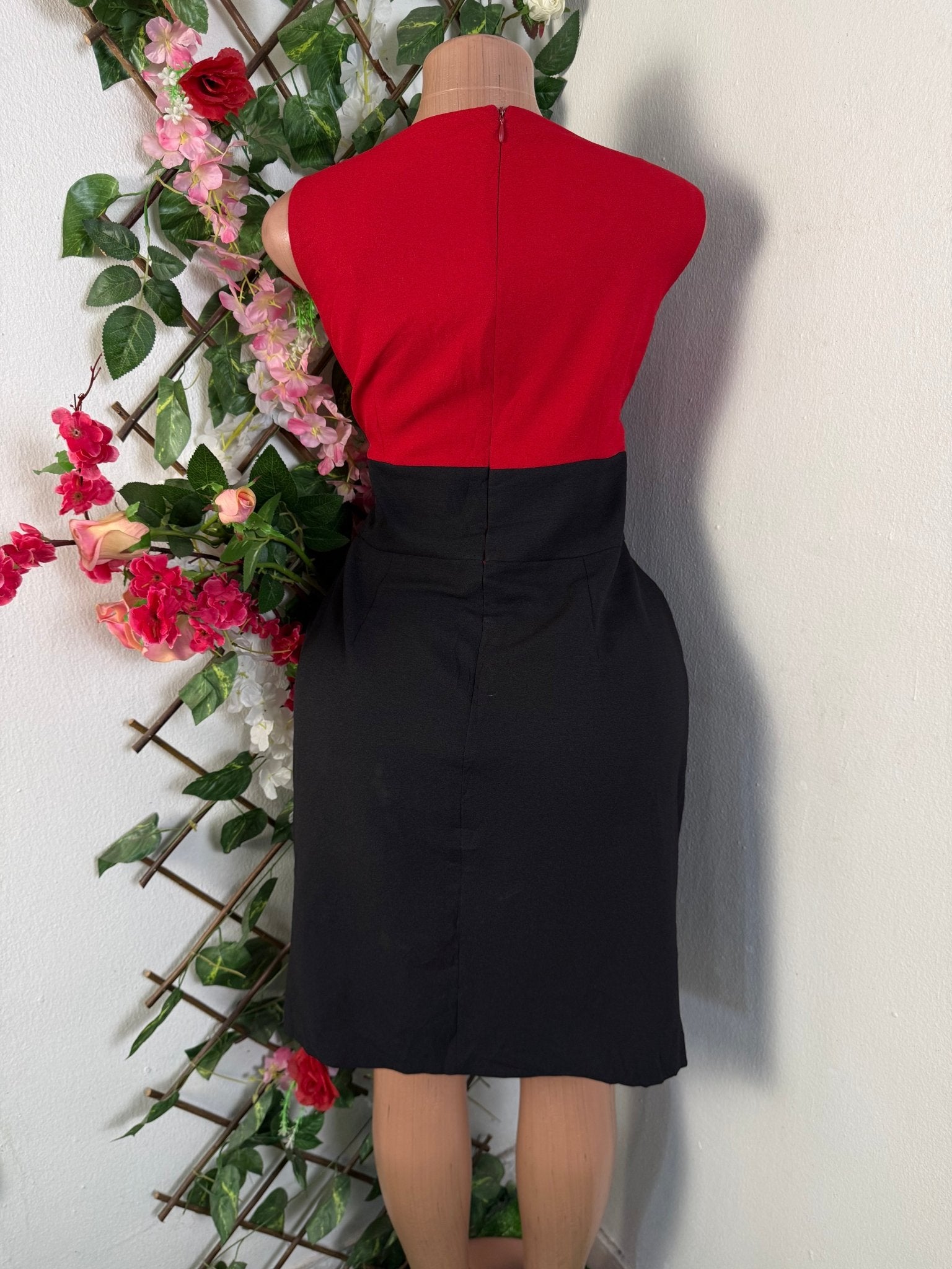 Robe moulante sans manches décollectée - Perluna Store