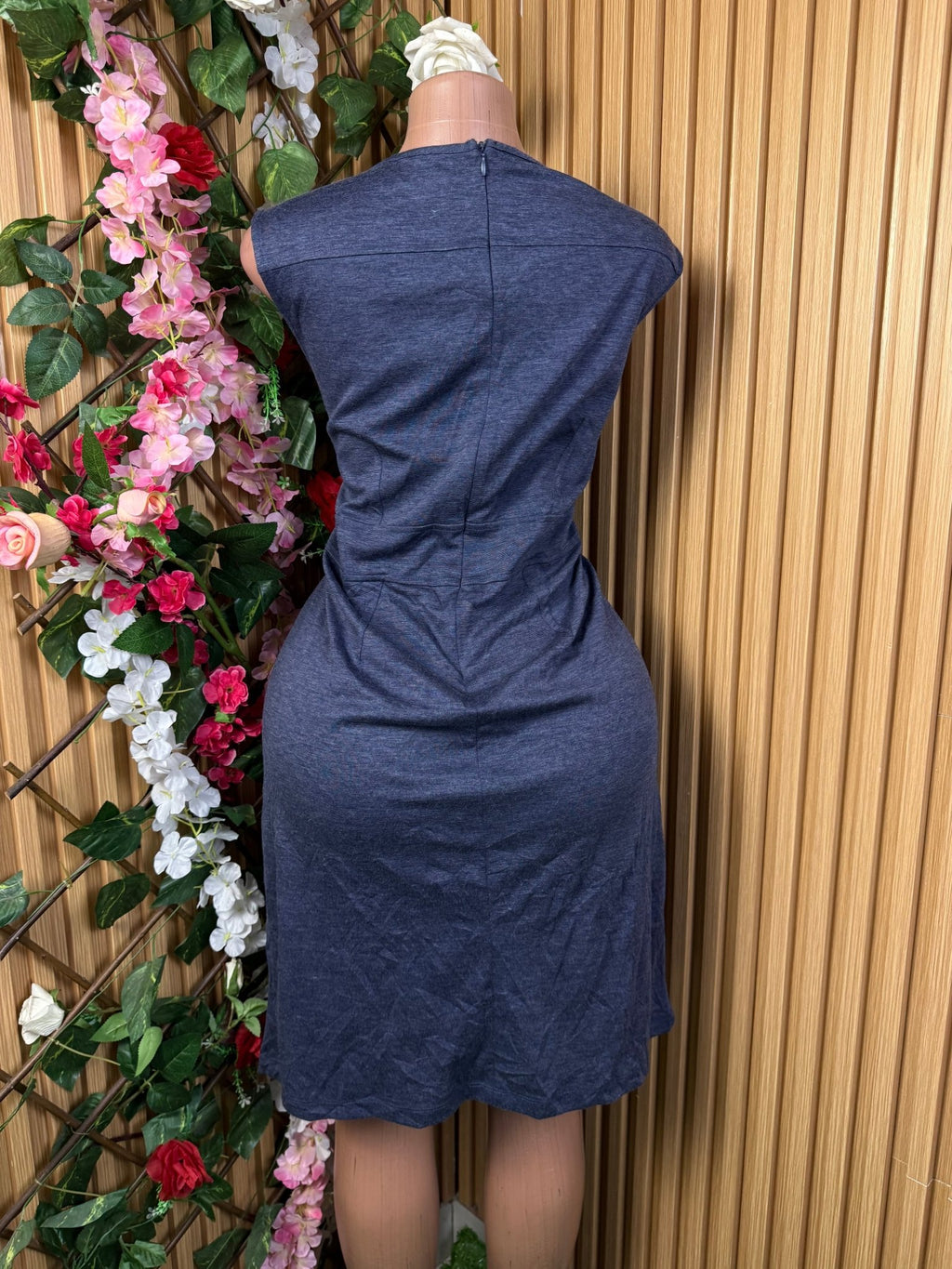 Robe moulante sans manches décolléctée - Perluna Store