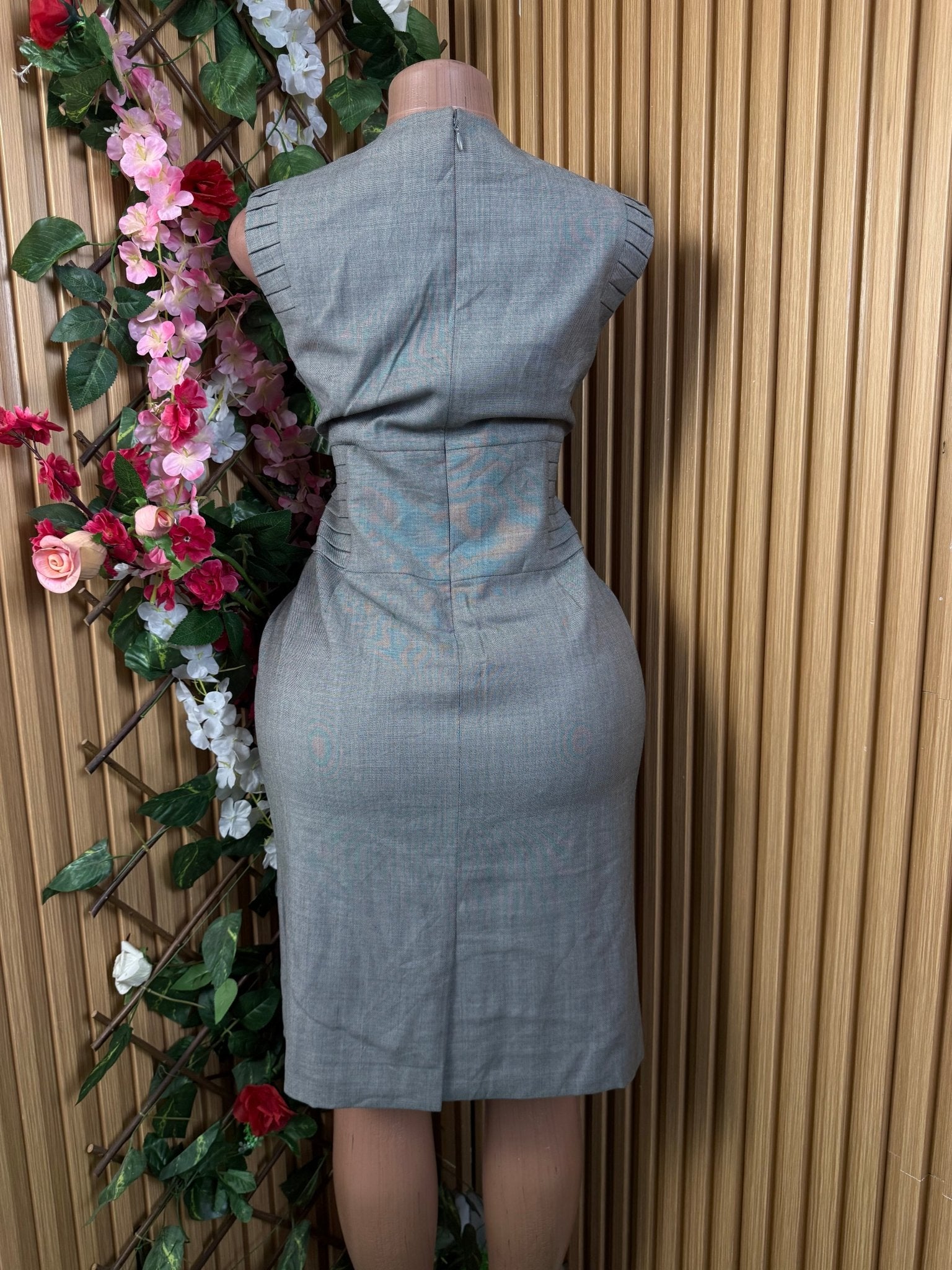 Robe moulante sans manches décollectée - Perluna Store