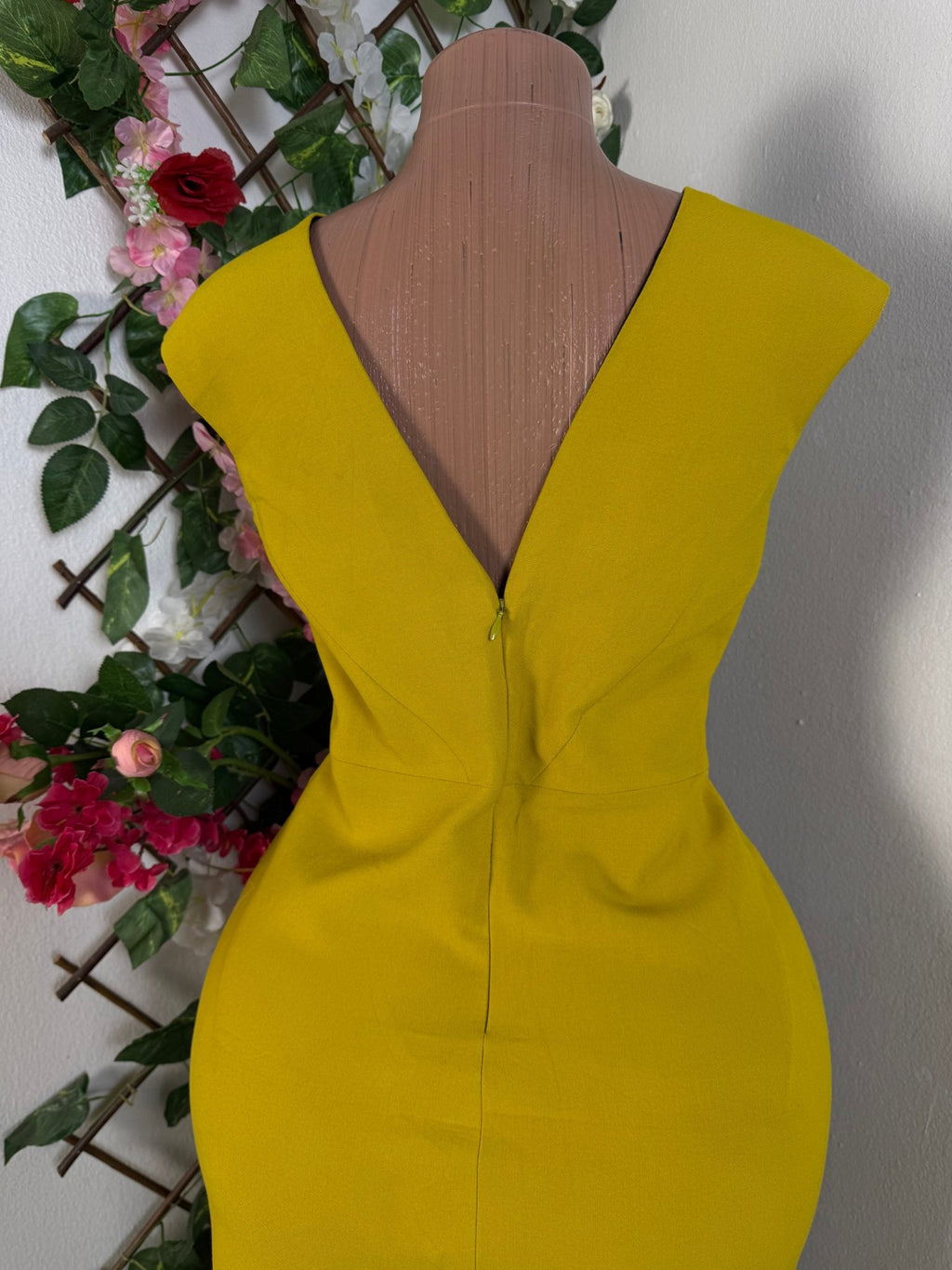Robe moulante sans manches décollectée - Perluna Store