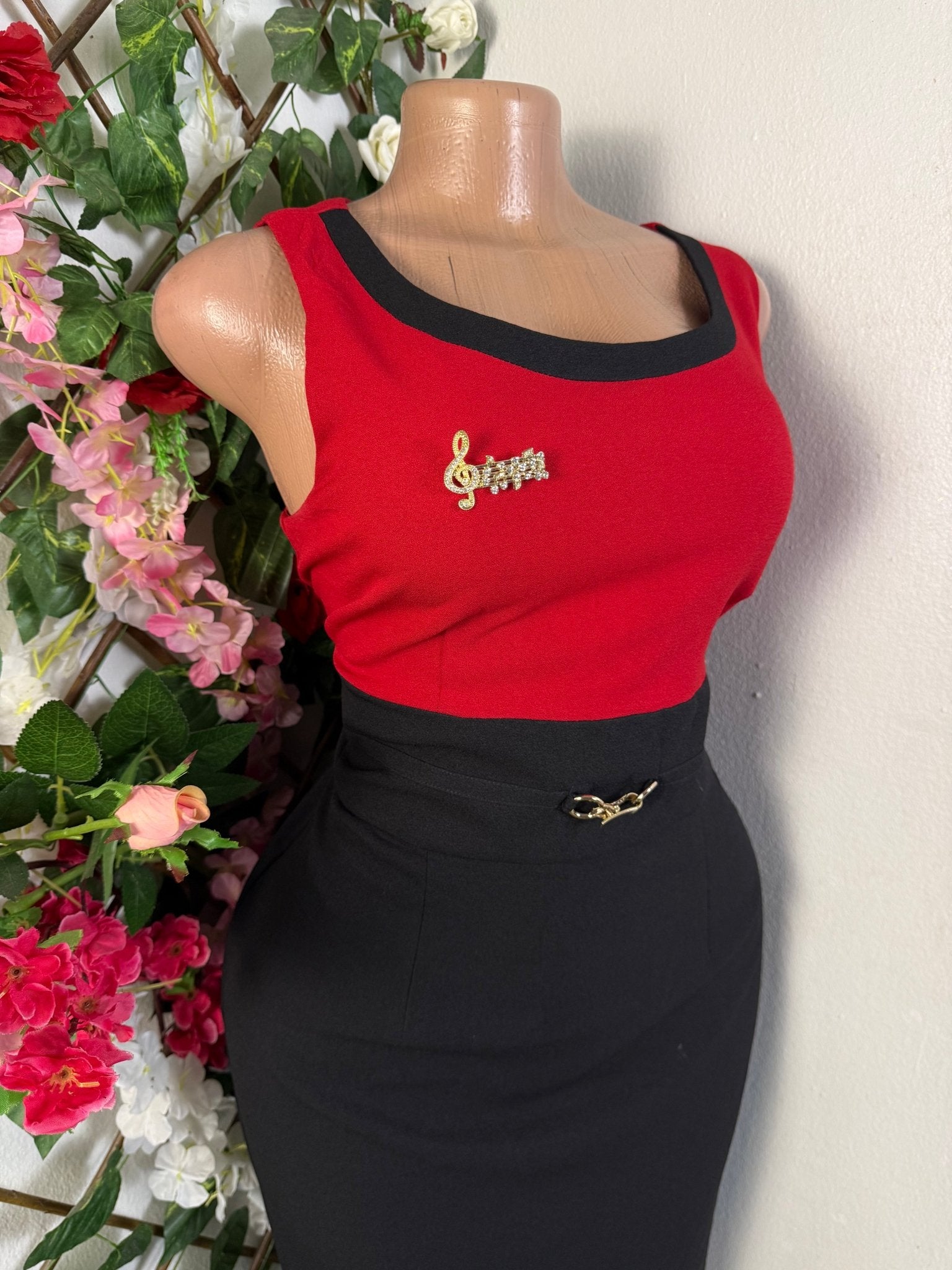 Robe moulante sans manches décollectée - Perluna Store