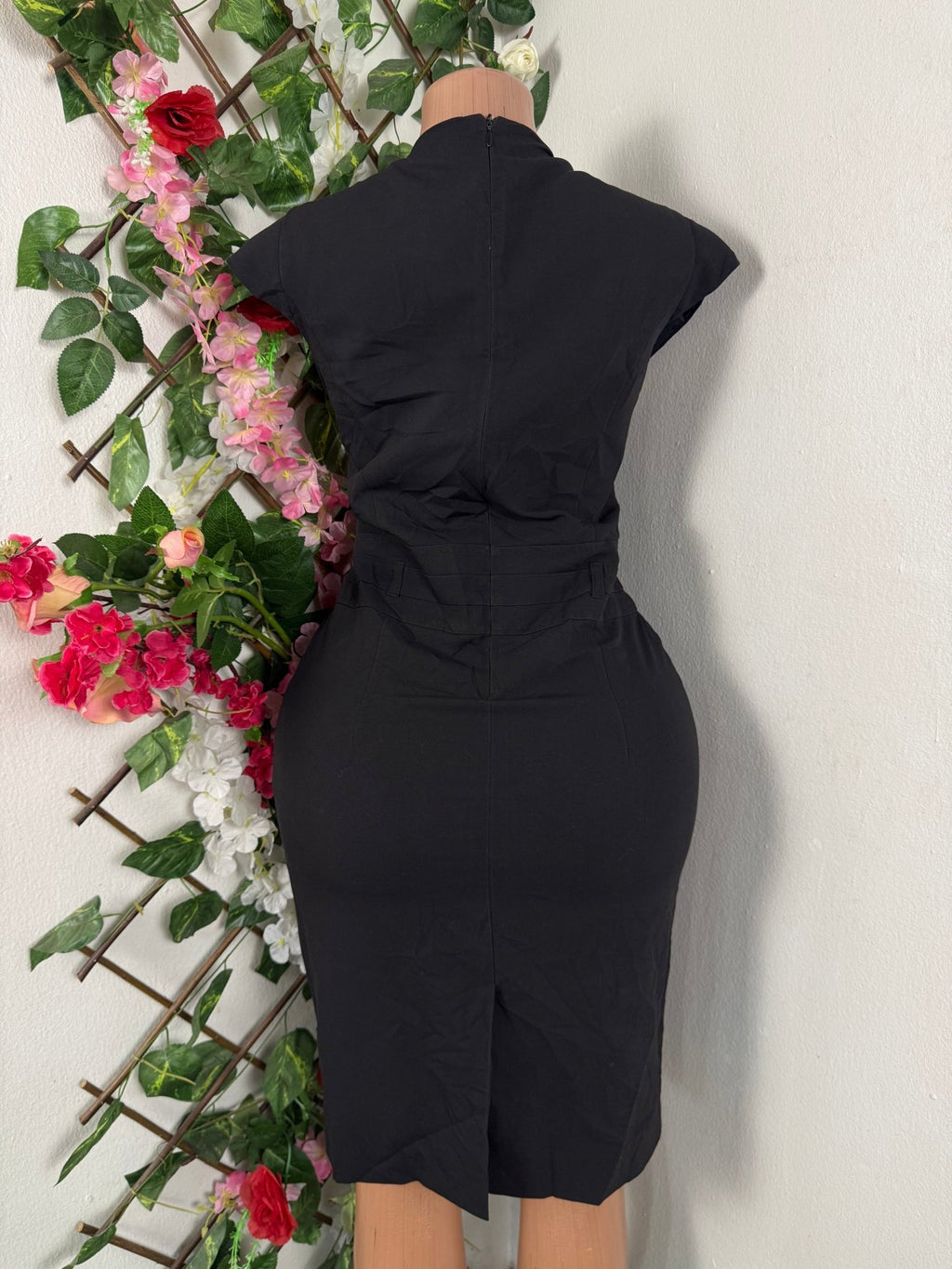 Robe moulante sans manches décollectée - Perluna Store