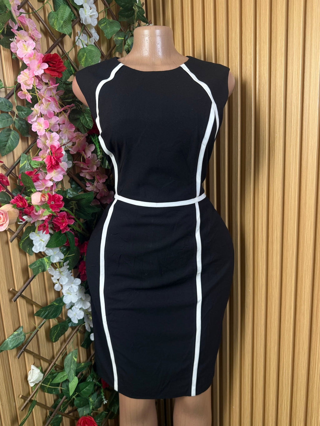 Robe moulante sans manches décollectée - Perluna Store