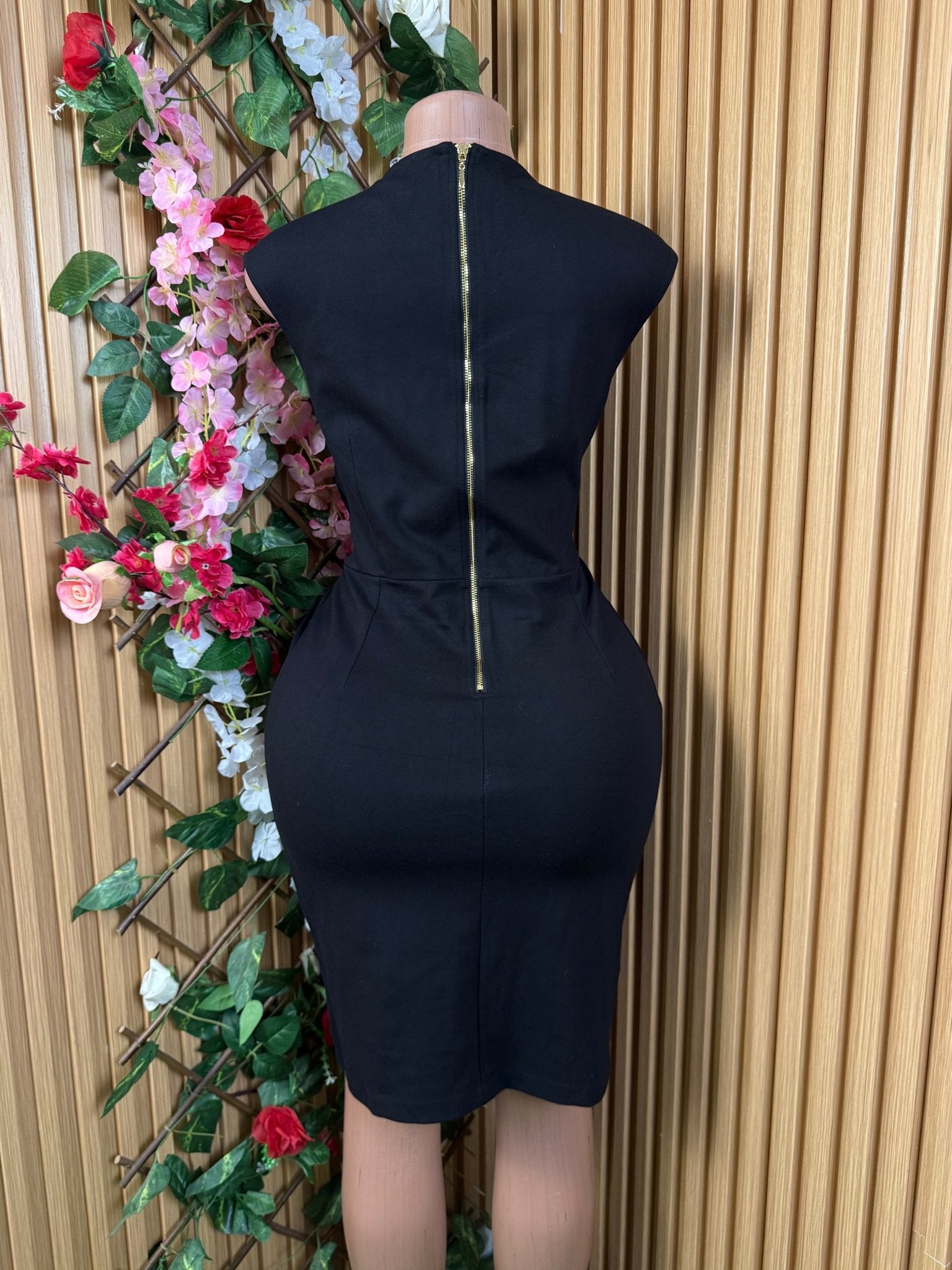 Robe moulante sans manches décollectée - Perluna Store