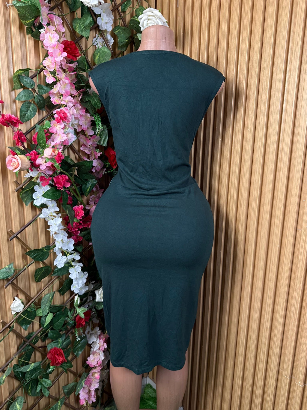 Robe moulante sans manches décolléctée - Perluna Store