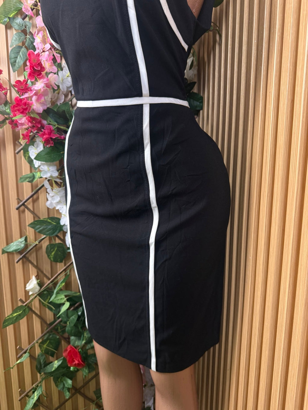 Robe moulante sans manches décollectée - Perluna Store