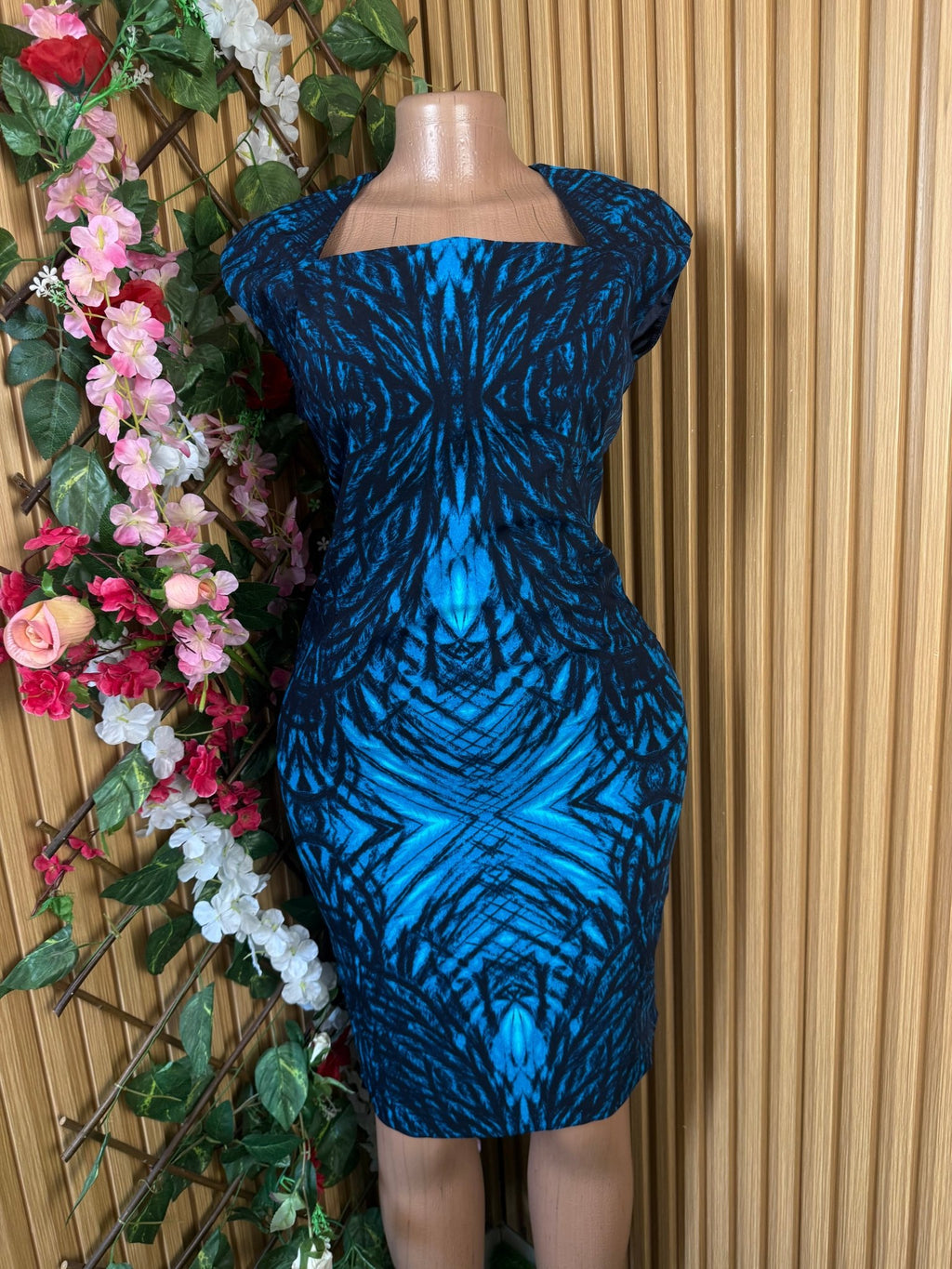 Robe moulante sans manches décolletée-M - Perluna Store