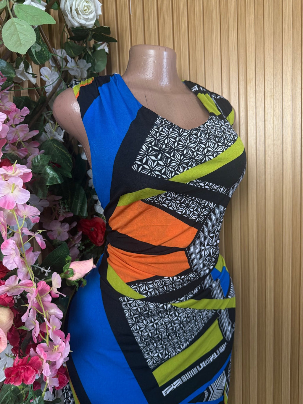 Robe moulante sans manches décolletée - Perluna Store