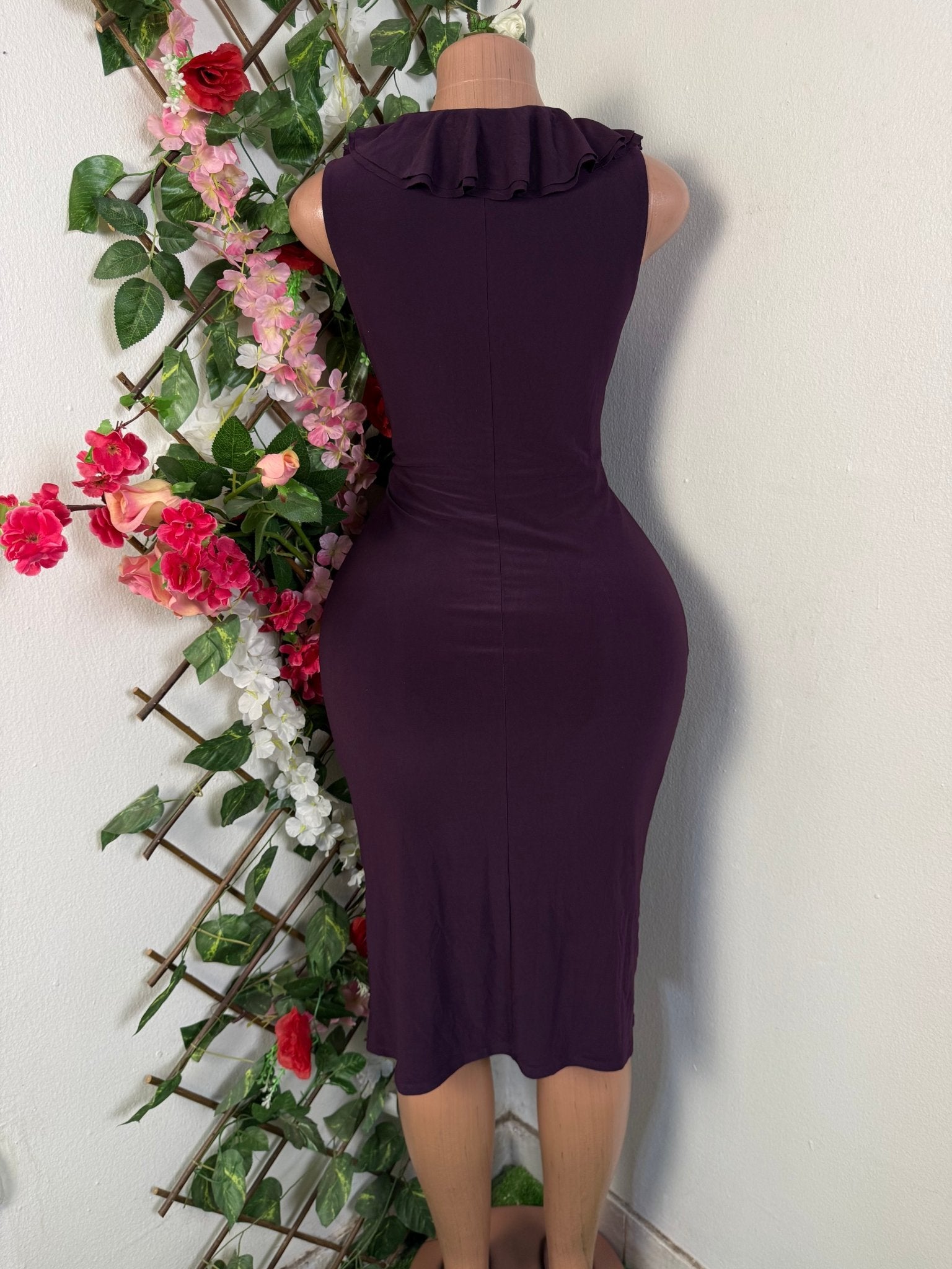 Robe moulante sans manches décolletée - Perluna Store - kinshasa