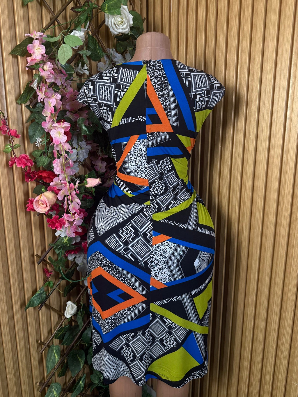 Robe moulante sans manches décolletée - Perluna Store