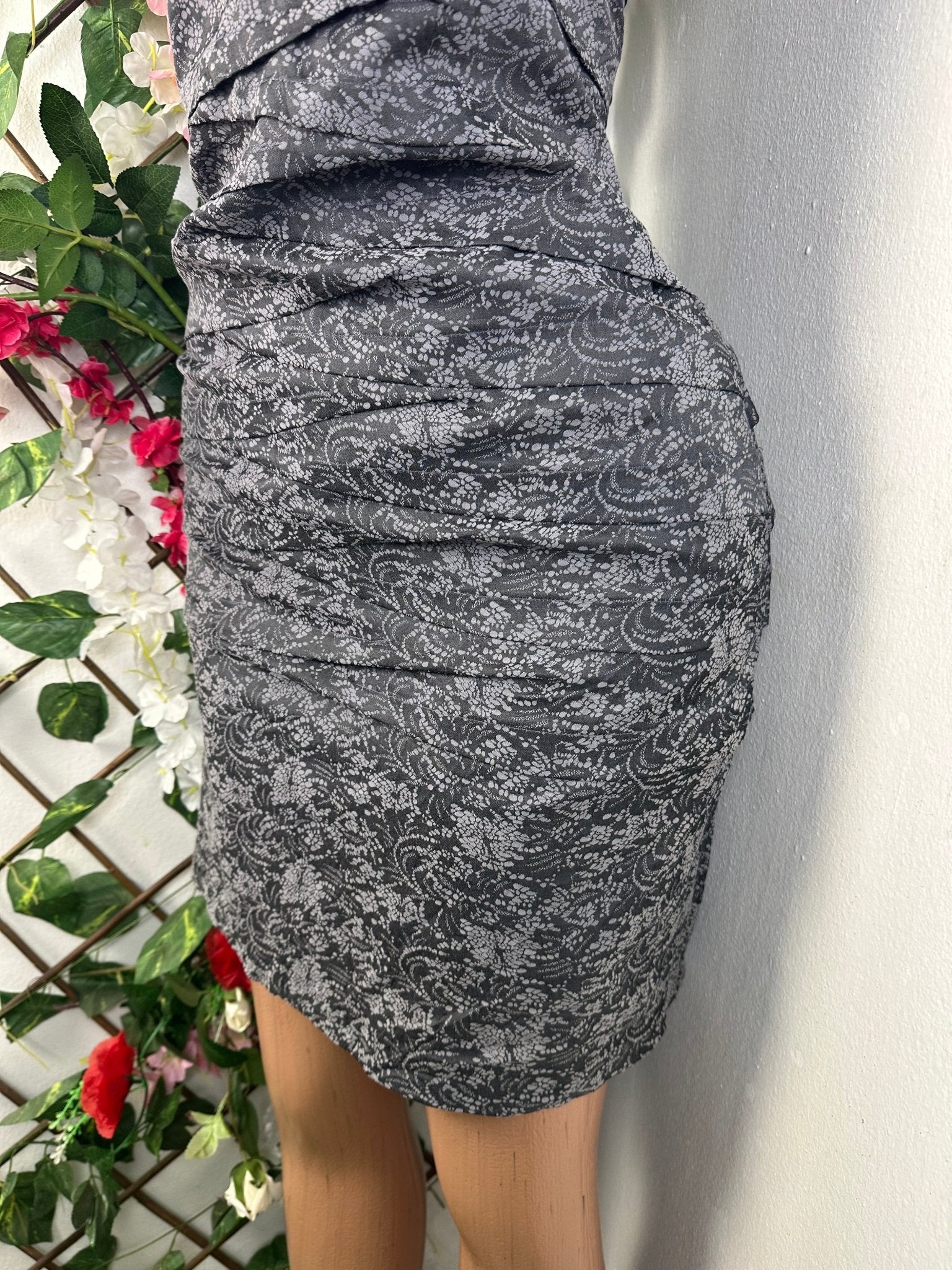 Robe moulante sans manches dénudée dos - nu - Perluna Store - kinshasa