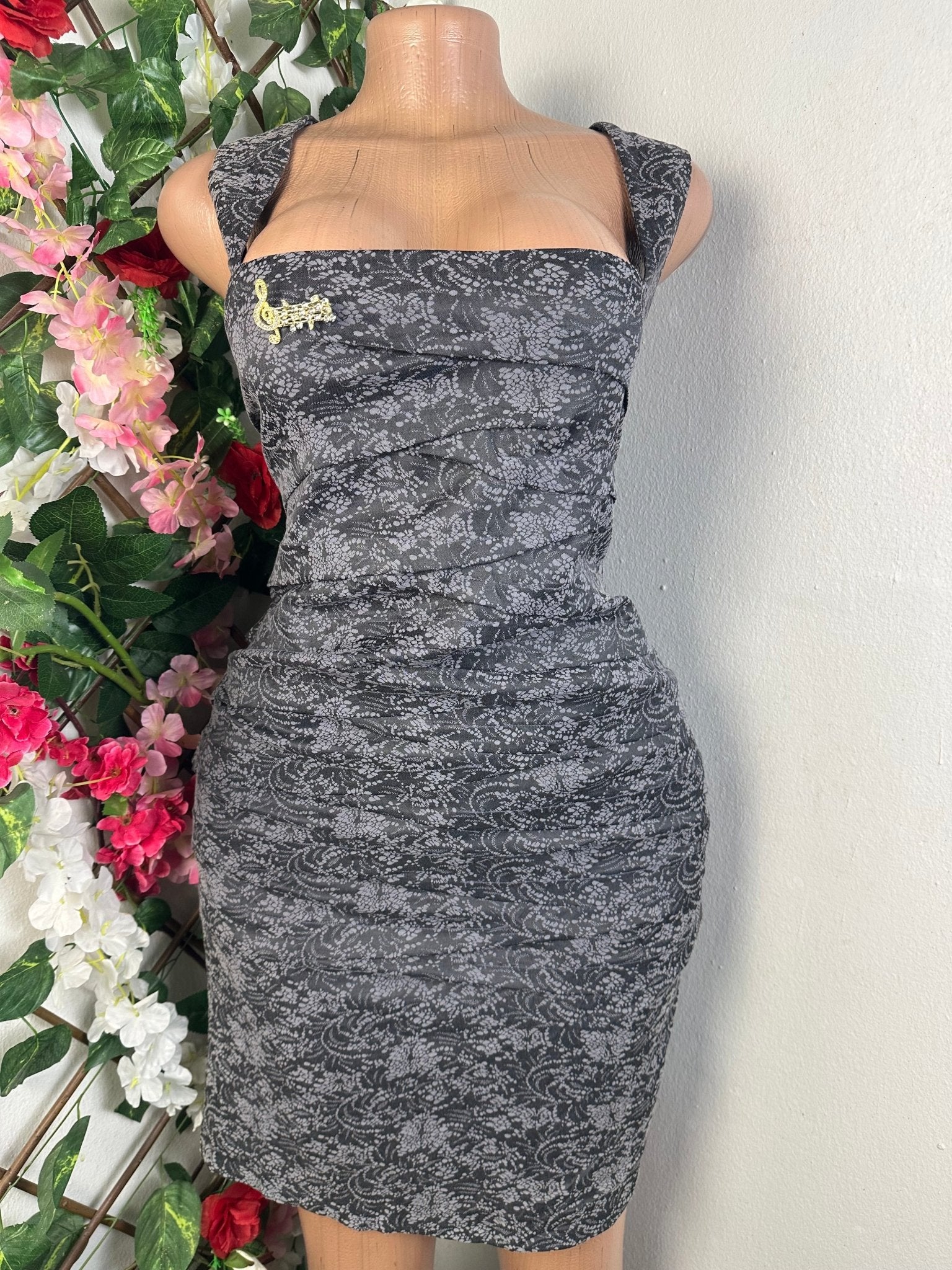 Robe moulante sans manches dénudée dos - nu - Perluna Store - kinshasa