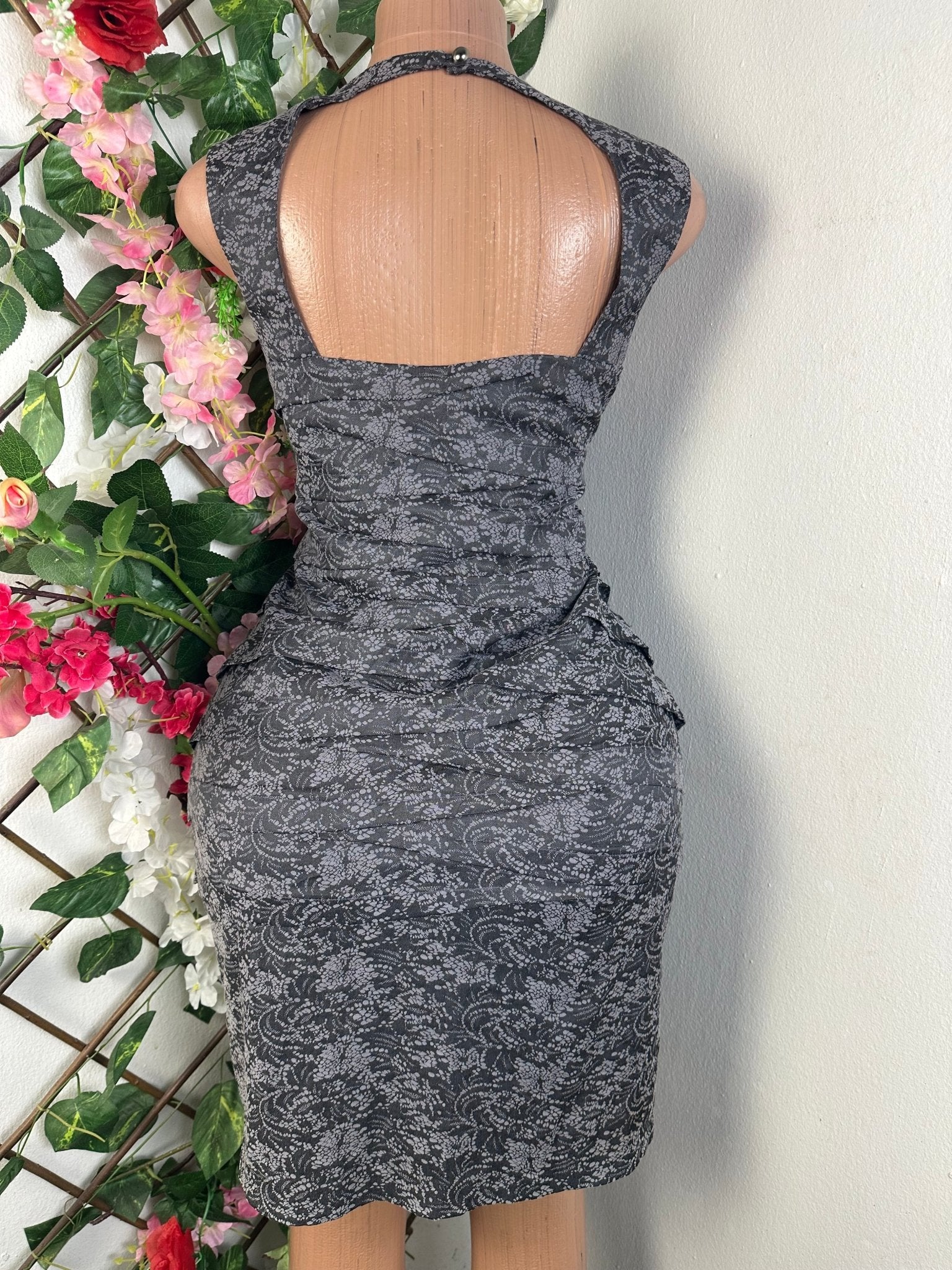 Robe moulante sans manches dénudée dos - nu - Perluna Store - kinshasa