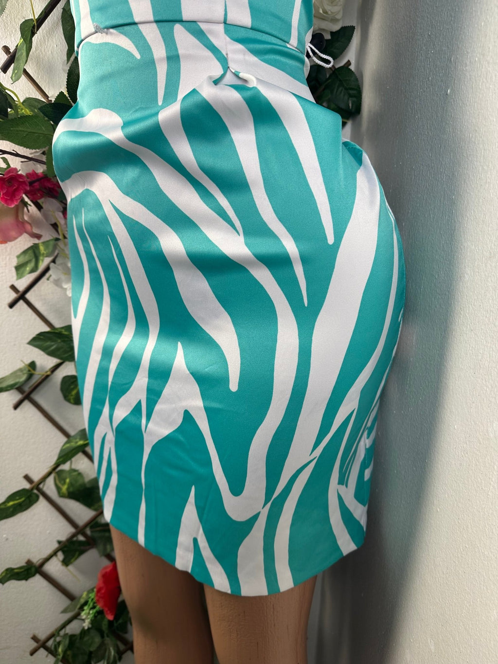 Robe moulante sans manches dénudée - Perluna Store - kinshasa