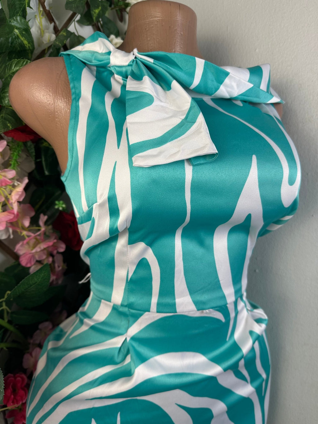 Robe moulante sans manches dénudée - Perluna Store - kinshasa