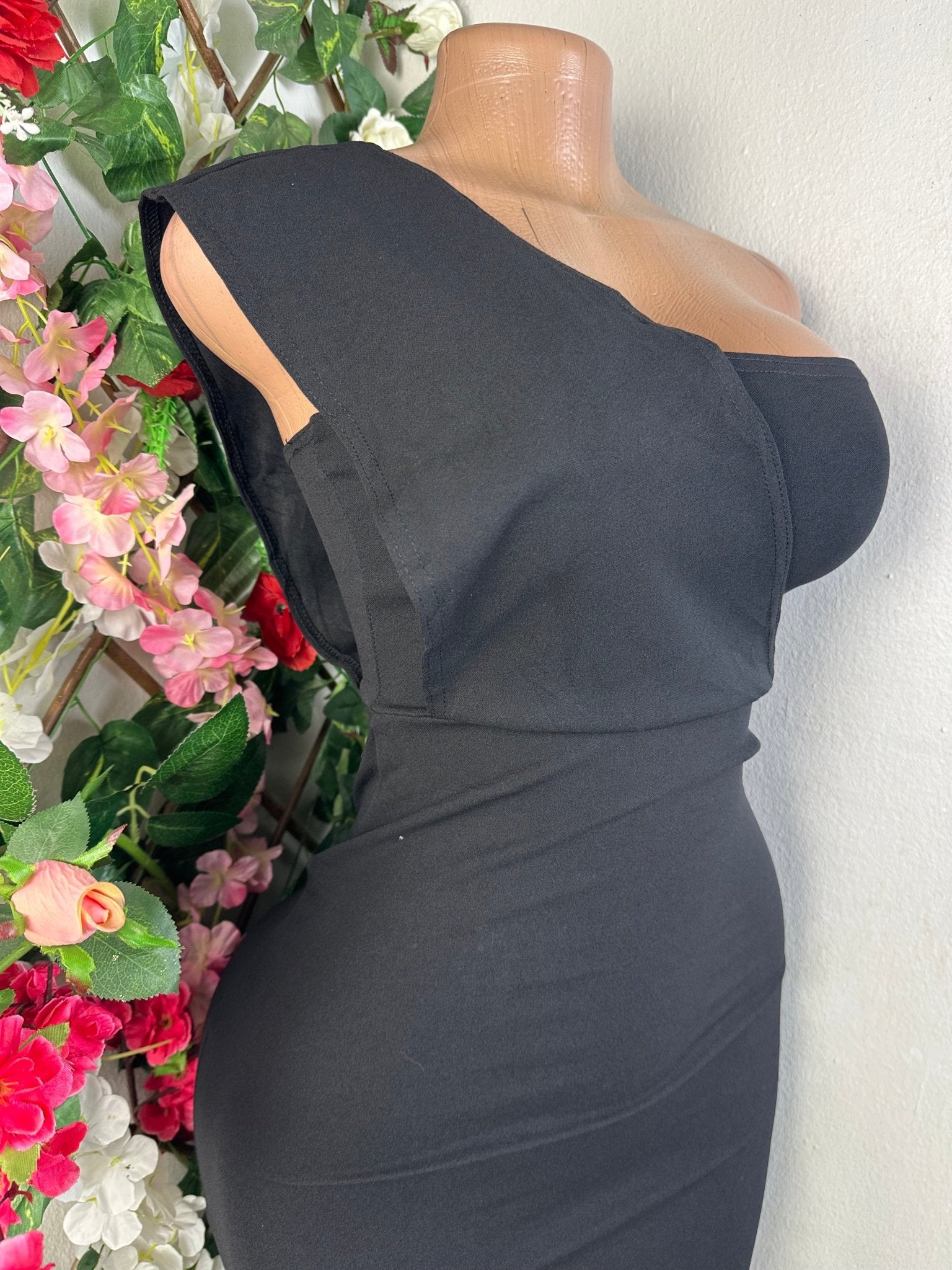 Robe moulante sans manches dénudée - Perluna Store - kinshasa