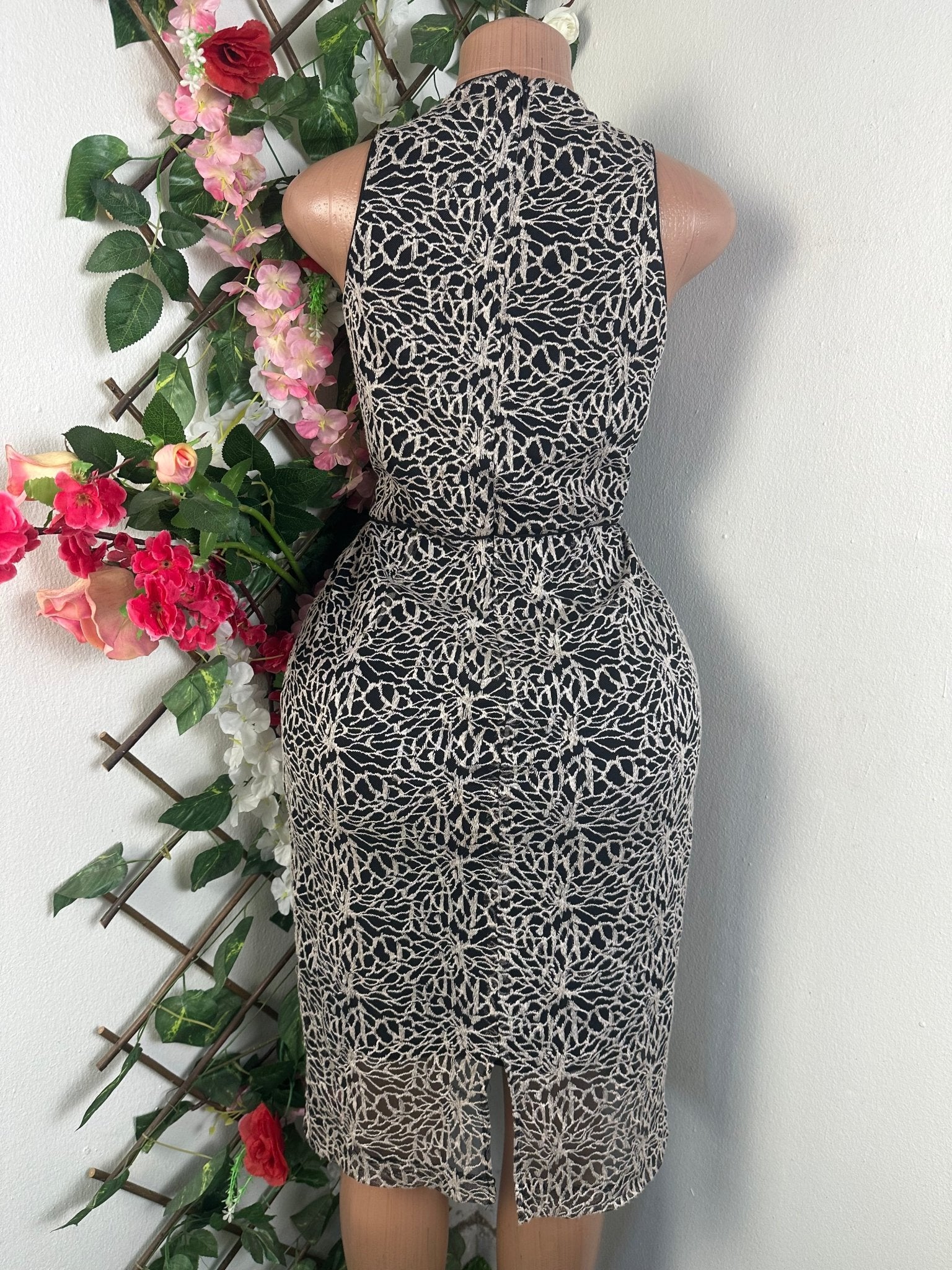 Robe moulante sans manches drapée - Perluna Store - kinshasa