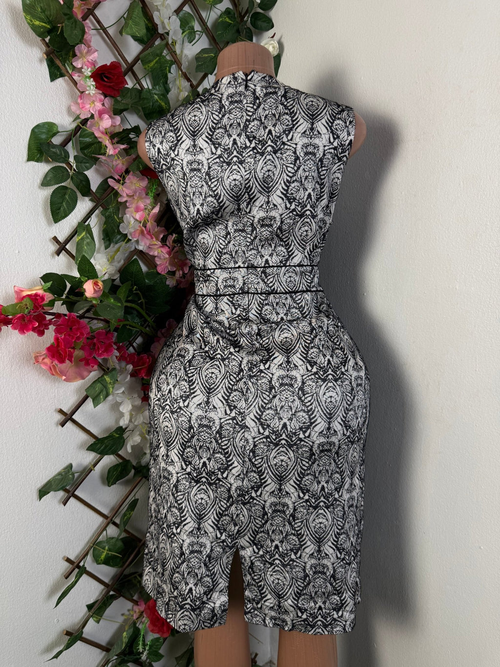 Robe moulante sans manches drapée - Perluna Store