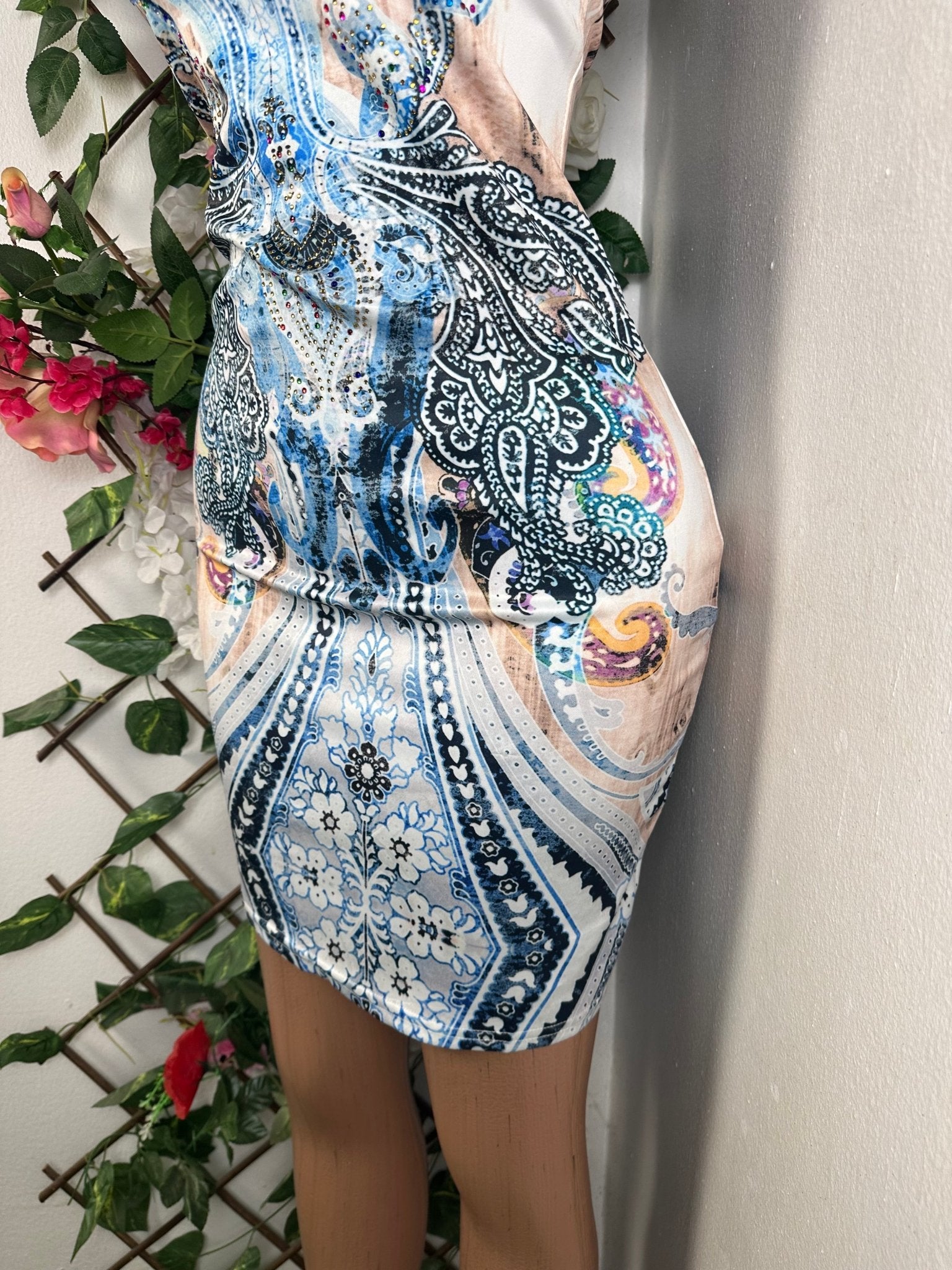 Robe moulante sans manches drapée - Perluna Store - kinshasa