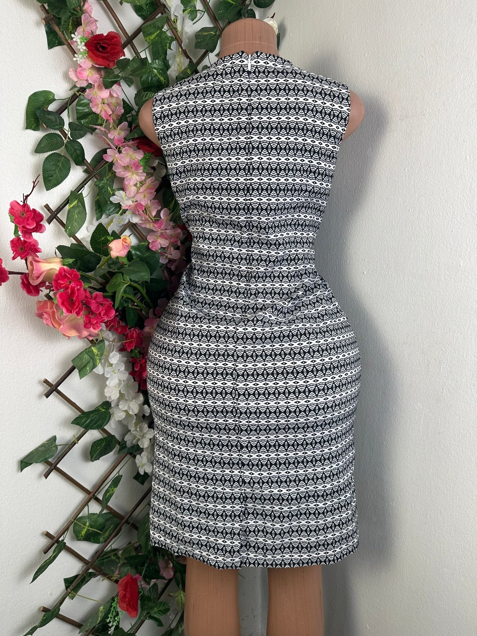 Robe moulante sans manches drapée - Perluna Store - kinshasa