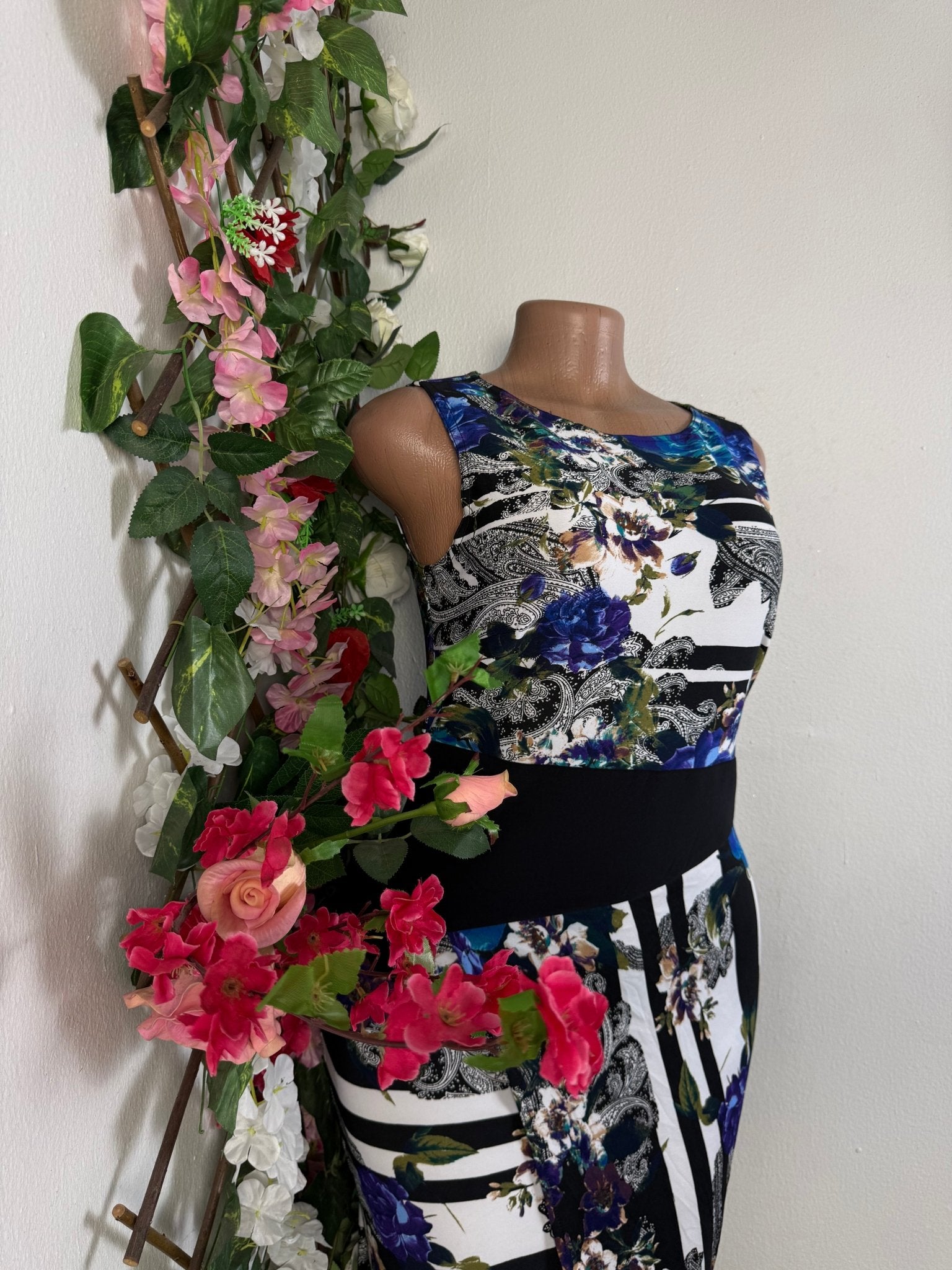 Robe moulante sans manches pente asymétrique - Perluna Store - kinshasa