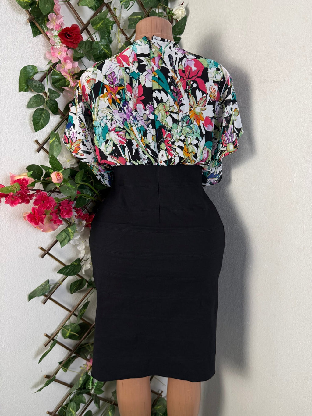 Robe moulante sans manches sytilée col V - Perluna Store