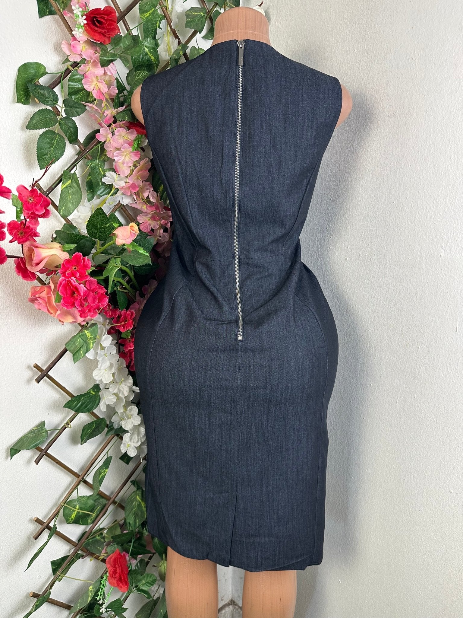 Robe moulante sans manches - Perluna Store - kinshasa