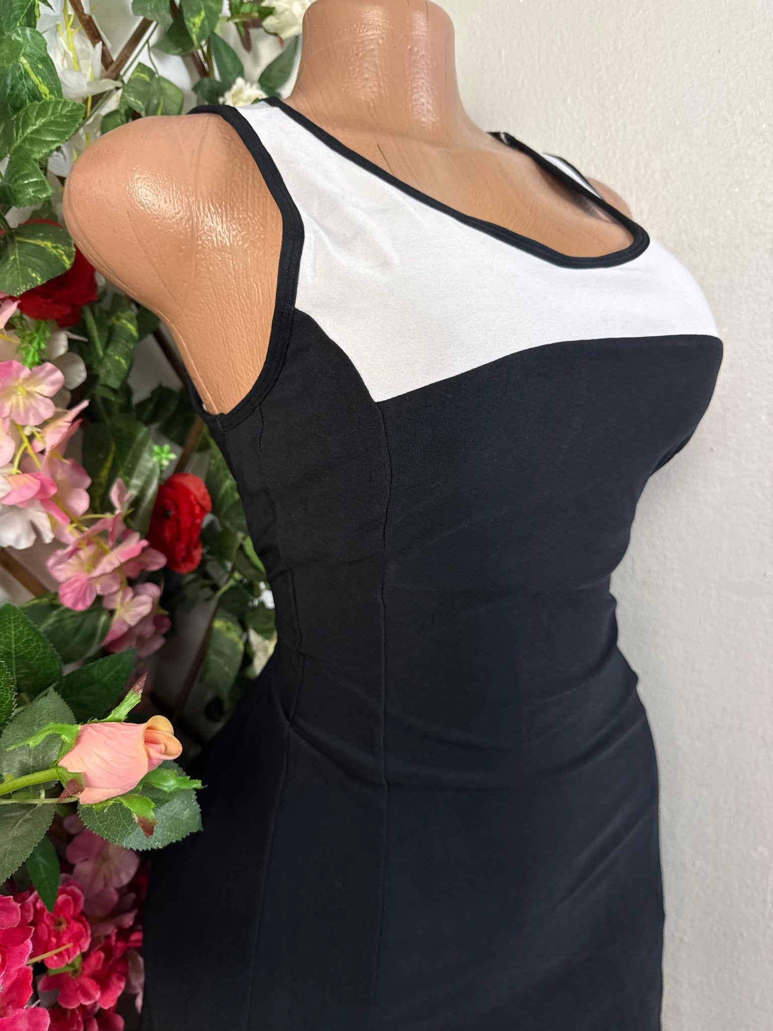 Robe moulante sans manches - Perluna Store - kinshasa