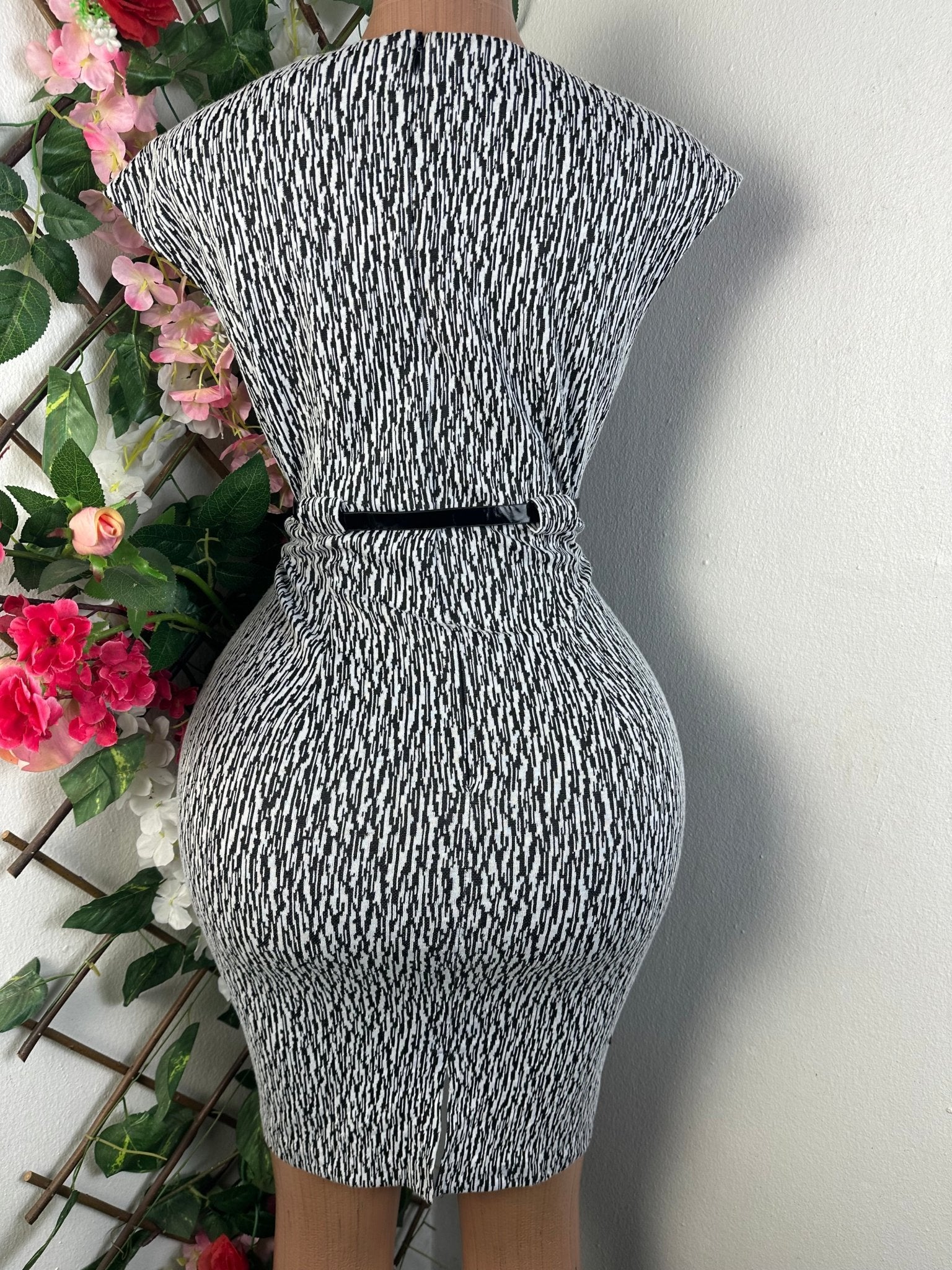 Robe moulante sans manches - Perluna Store - kinshasa