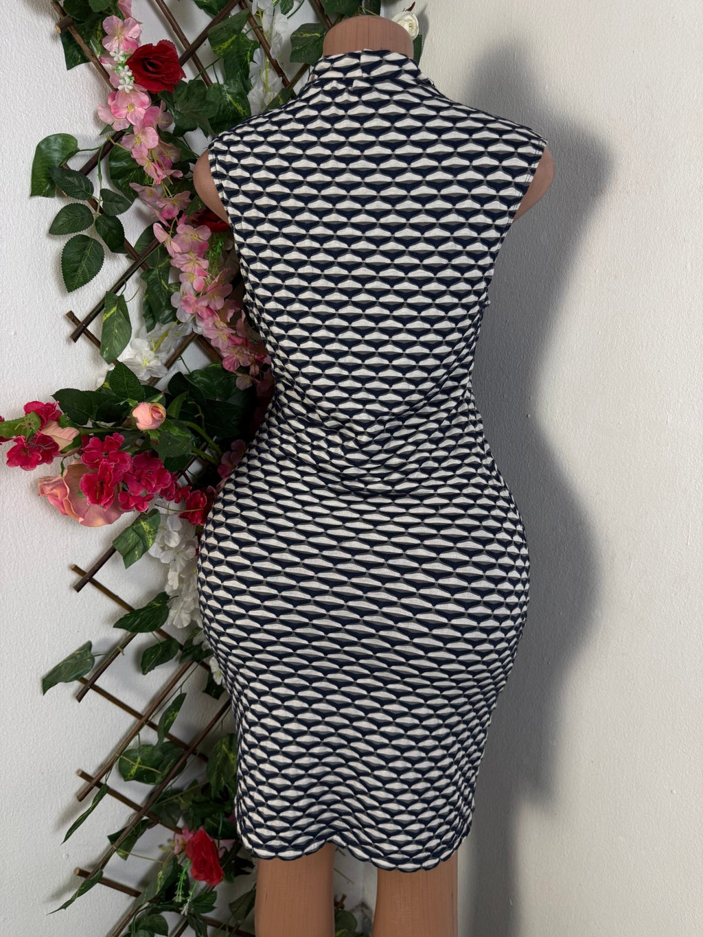 Robe moulante sans manches - Perluna Store - kinshasa