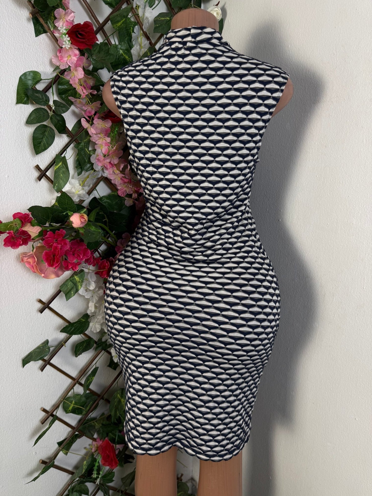 Robe moulante sans manches - Perluna Store - kinshasa