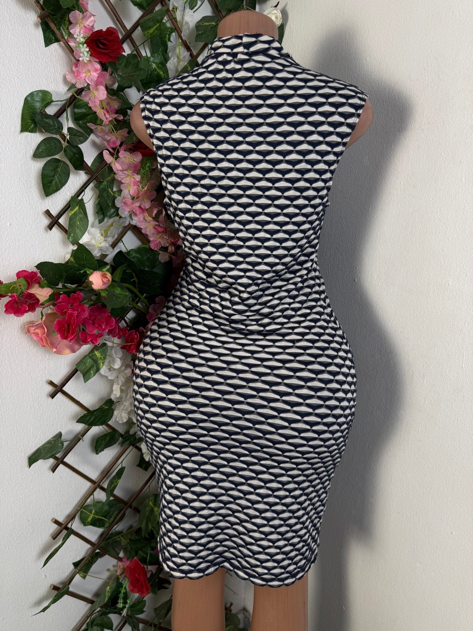 Robe moulante sans manches - Perluna Store - kinshasa