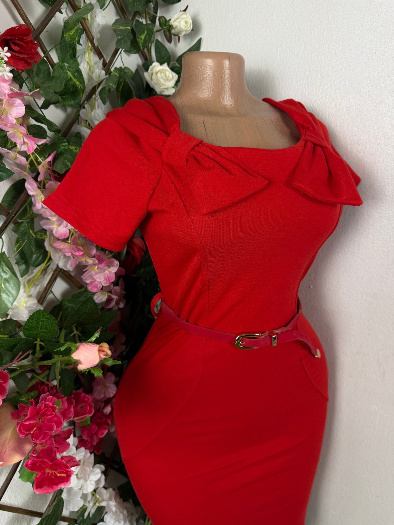 Robe moulante slim manches courtes col carré - Perluna Store