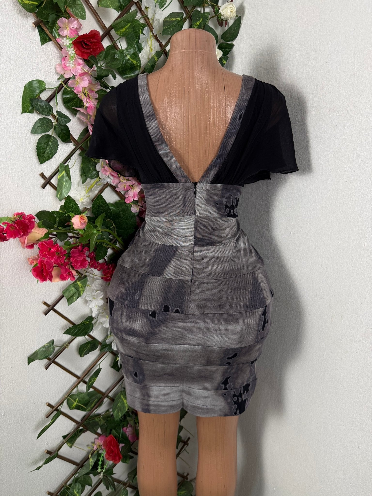 Robe moulante slim manches courtes col V - Perluna Store