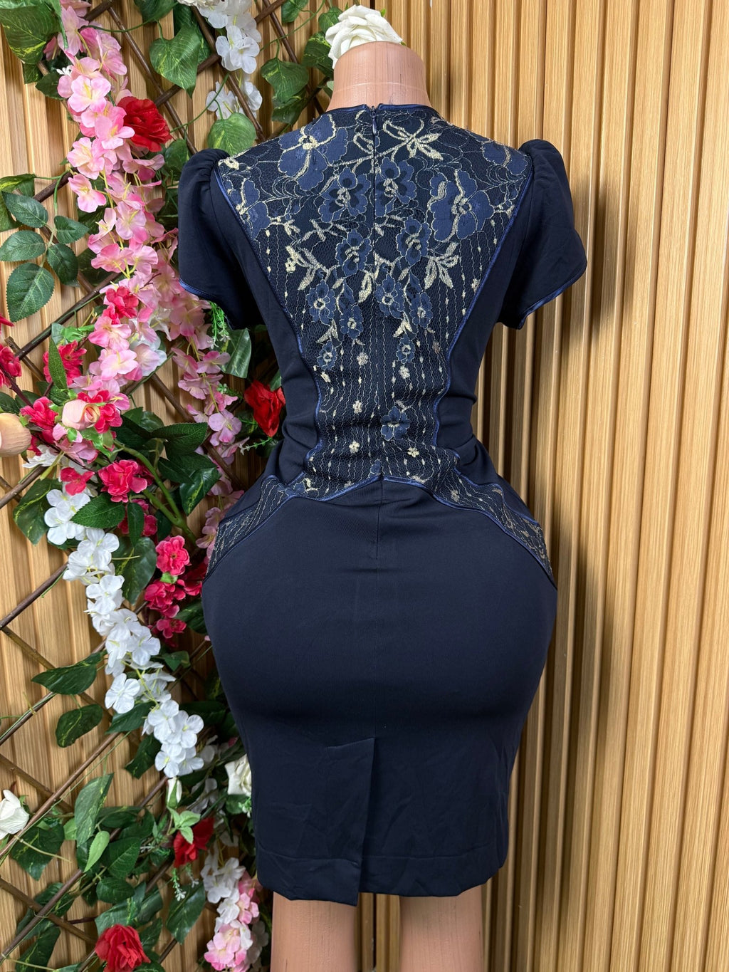 Robe moulante slim manches courtes décollectée - Perluna Store