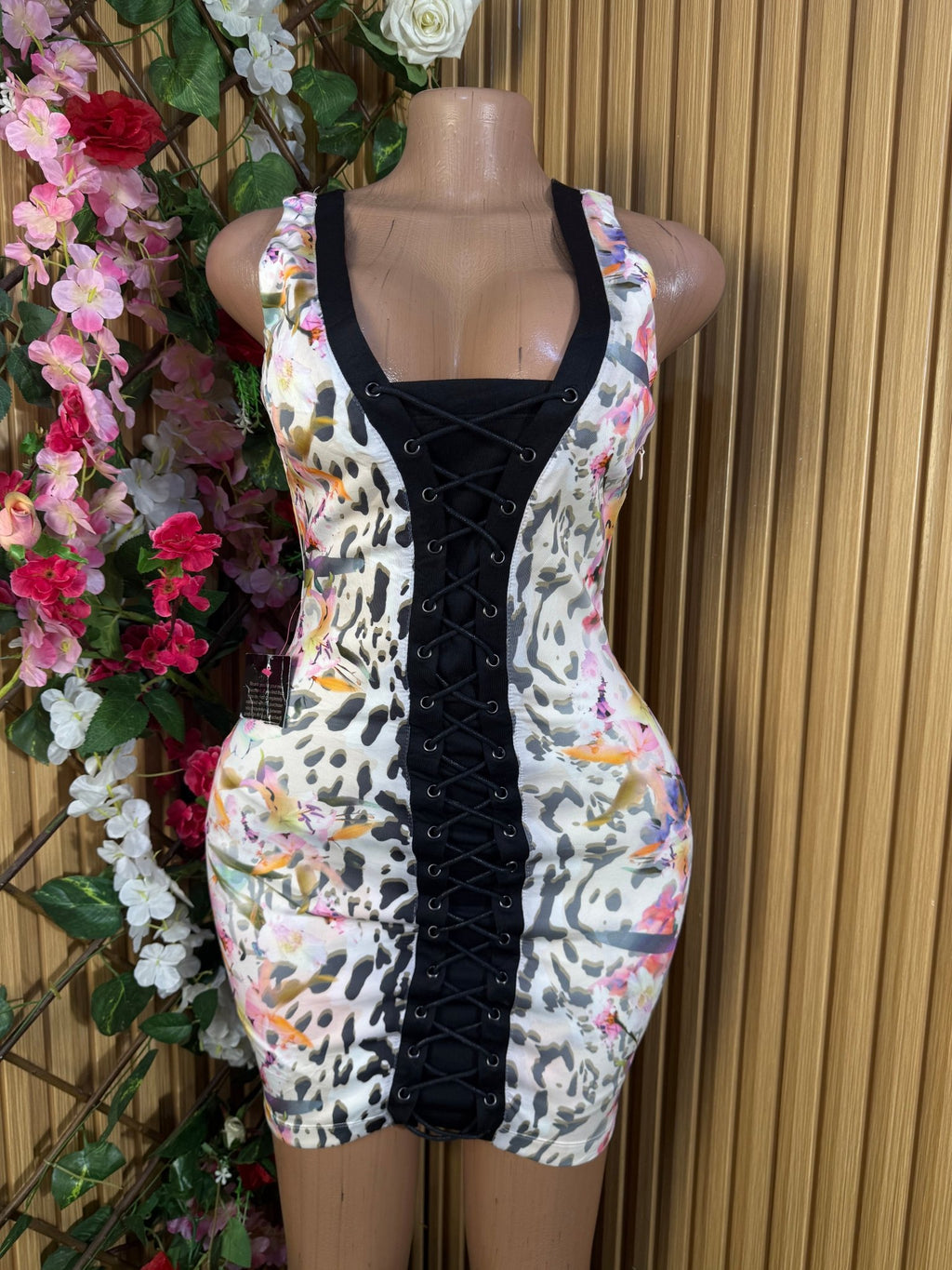 Robe moulante slim sans manches décolléctée - Perluna Store