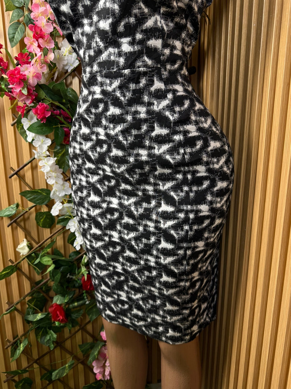 Robe moulante slim sans manches décollectée - Perluna Store