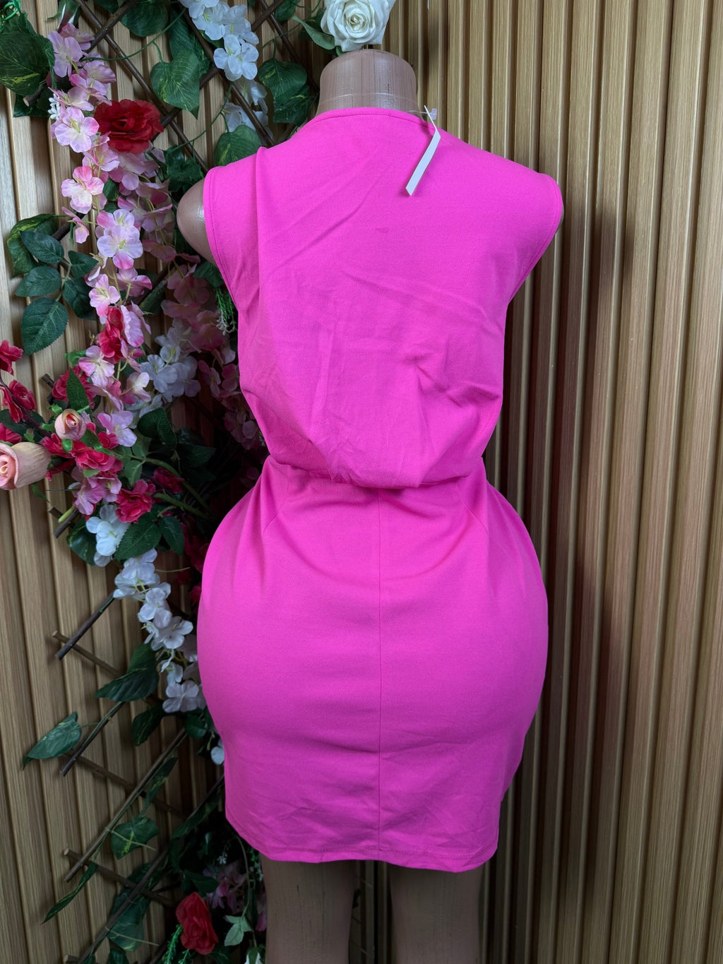 Robe moulante slim sans manches décollectée - Perluna Store