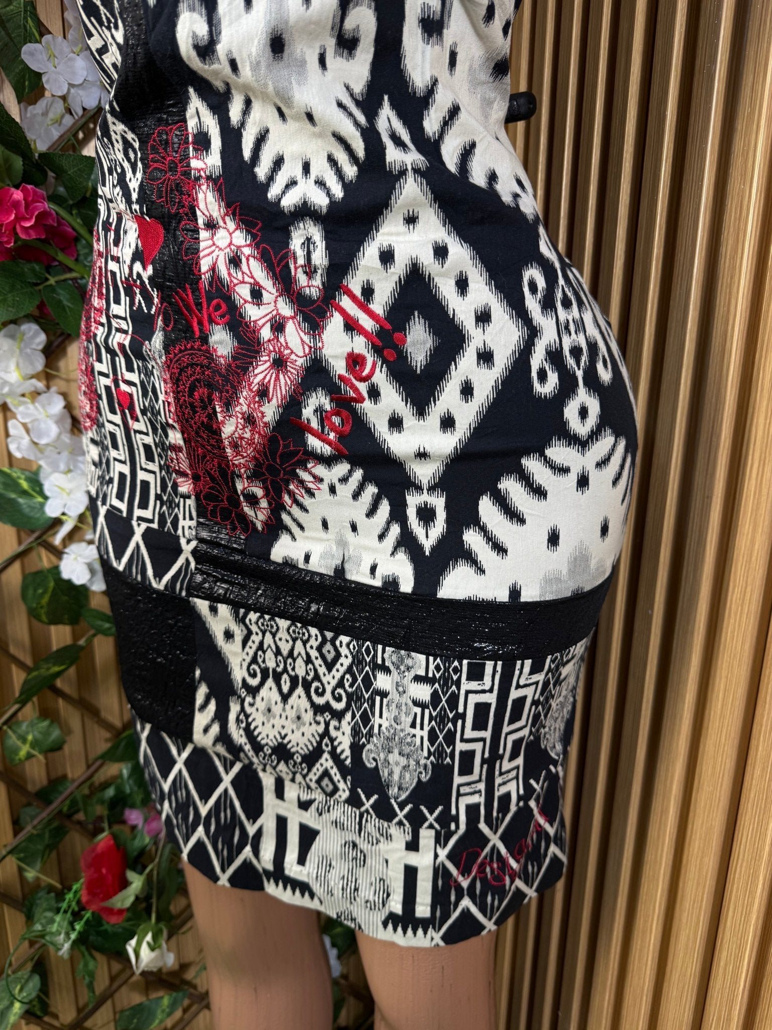Robe moulante slim sans manches décollectée - Perluna Store