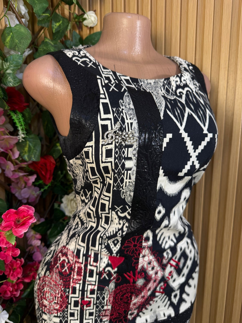Robe moulante slim sans manches décollectée - Perluna Store