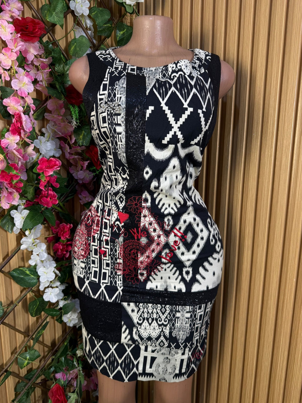 Robe moulante slim sans manches décollectée - Perluna Store
