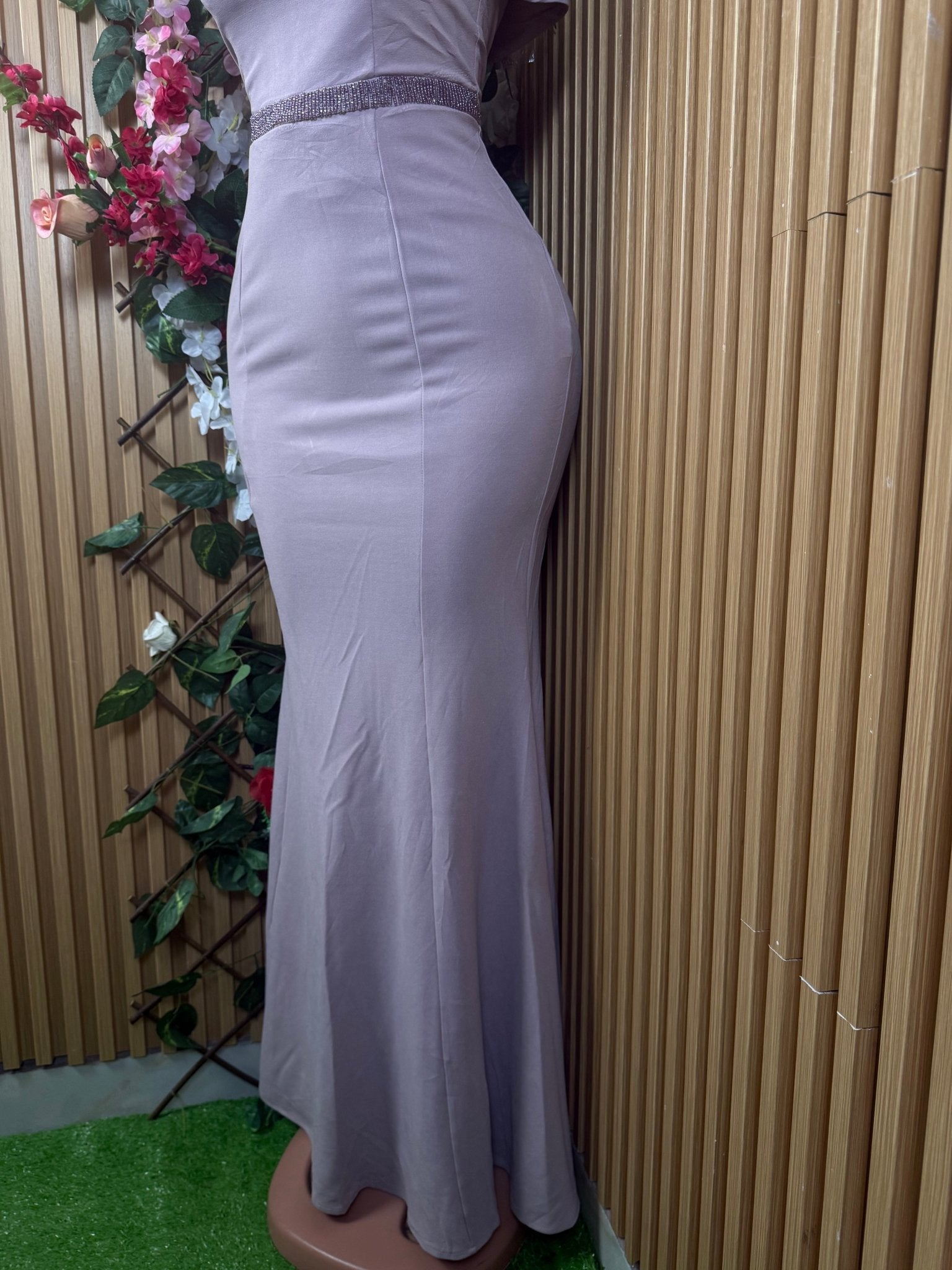 Robe moulante slim sans manches dénudée - Perluna Store