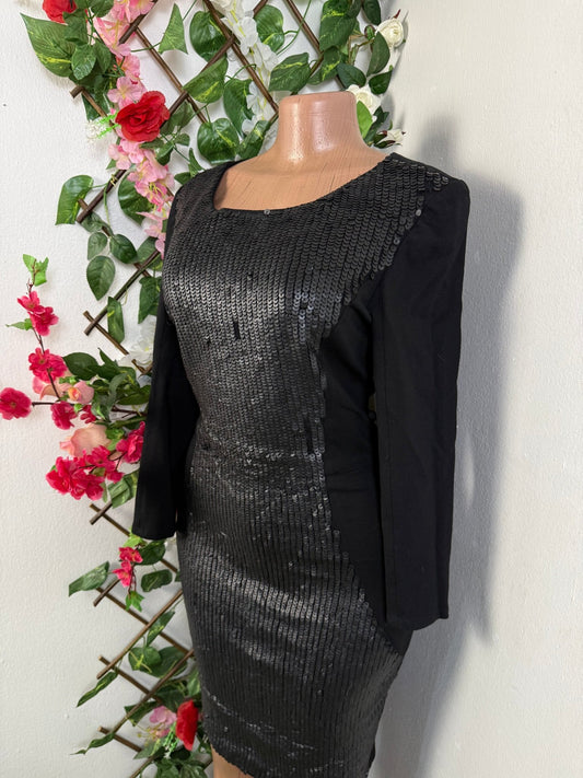 Robe moulante stylée manche longue - Perluna Store - kinshasa